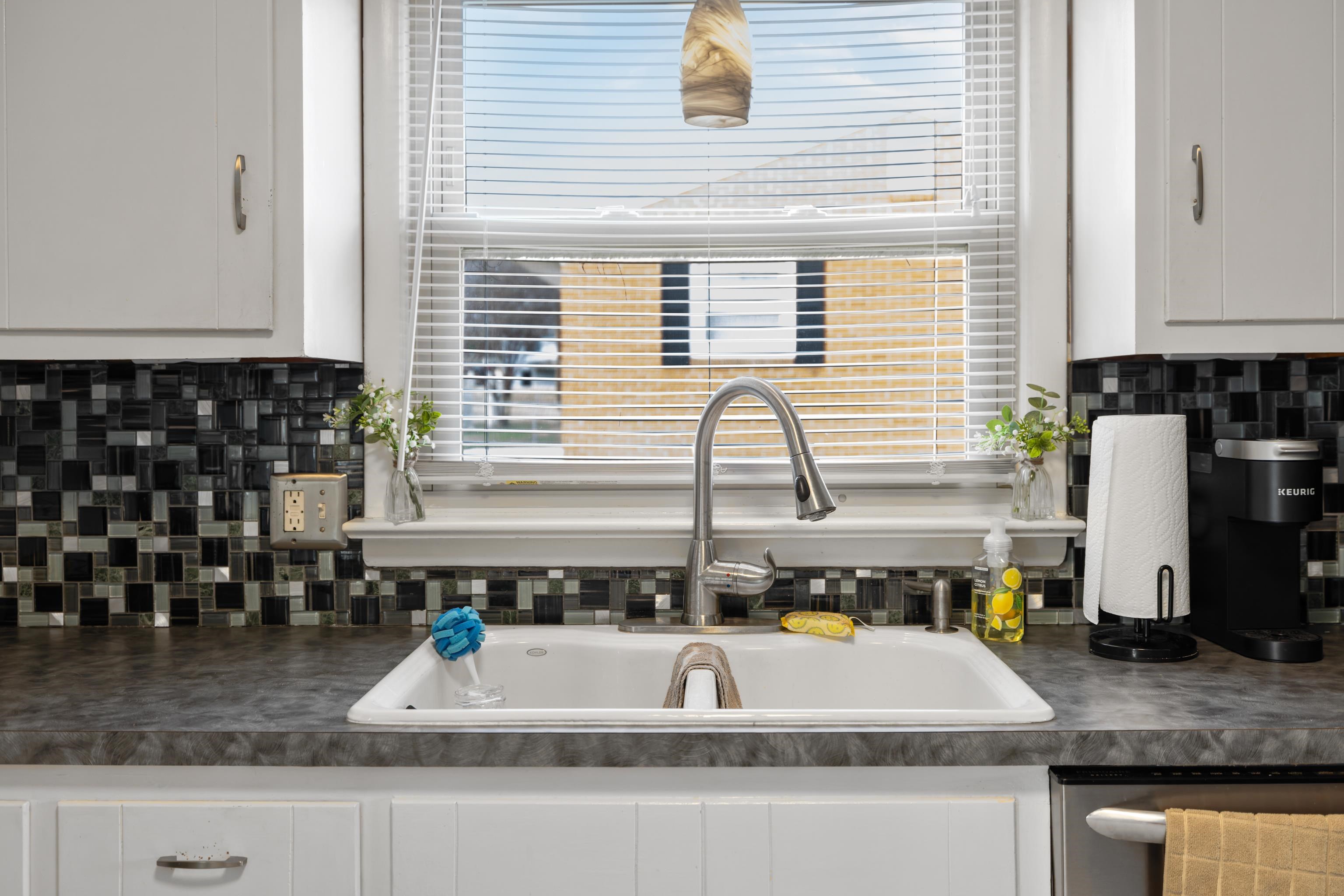 19 PLEASANT VALLEY DR, WEYERS CAVE, Virginia 24486, 3 Bedrooms Bedrooms, ,1 BathroomBathrooms,Residential,19 PLEASANT VALLEY DR,672044 MLS # 672044