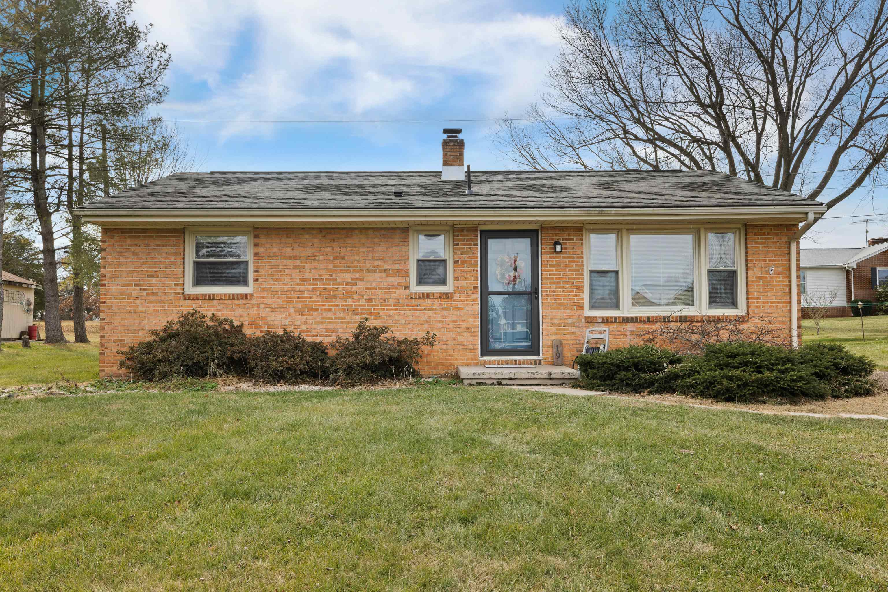 19 PLEASANT VALLEY DR, WEYERS CAVE, Virginia 24486, 3 Bedrooms Bedrooms, ,1 BathroomBathrooms,Residential,19 PLEASANT VALLEY DR,672044 MLS # 672044