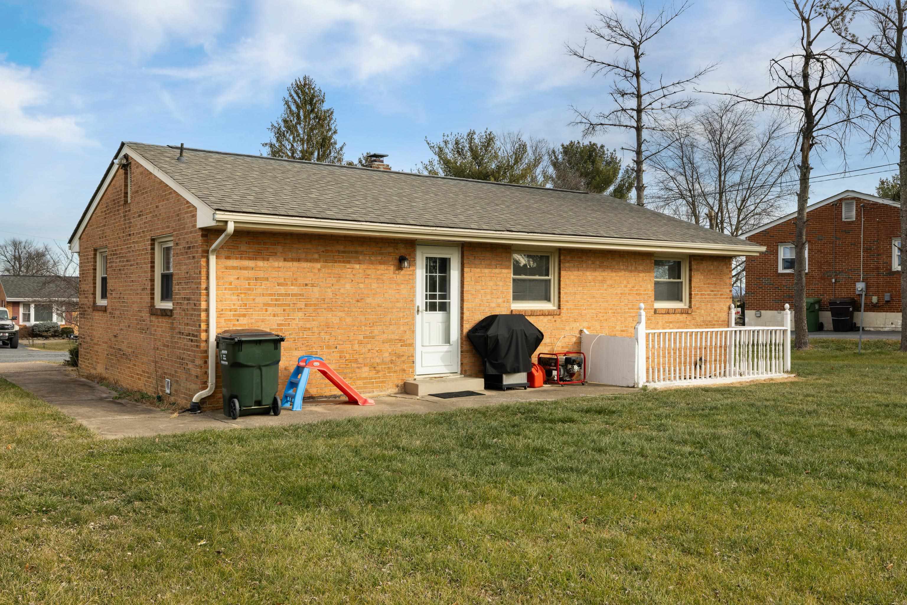 19 PLEASANT VALLEY DR, WEYERS CAVE, Virginia 24486, 3 Bedrooms Bedrooms, ,1 BathroomBathrooms,Residential,19 PLEASANT VALLEY DR,672044 MLS # 672044