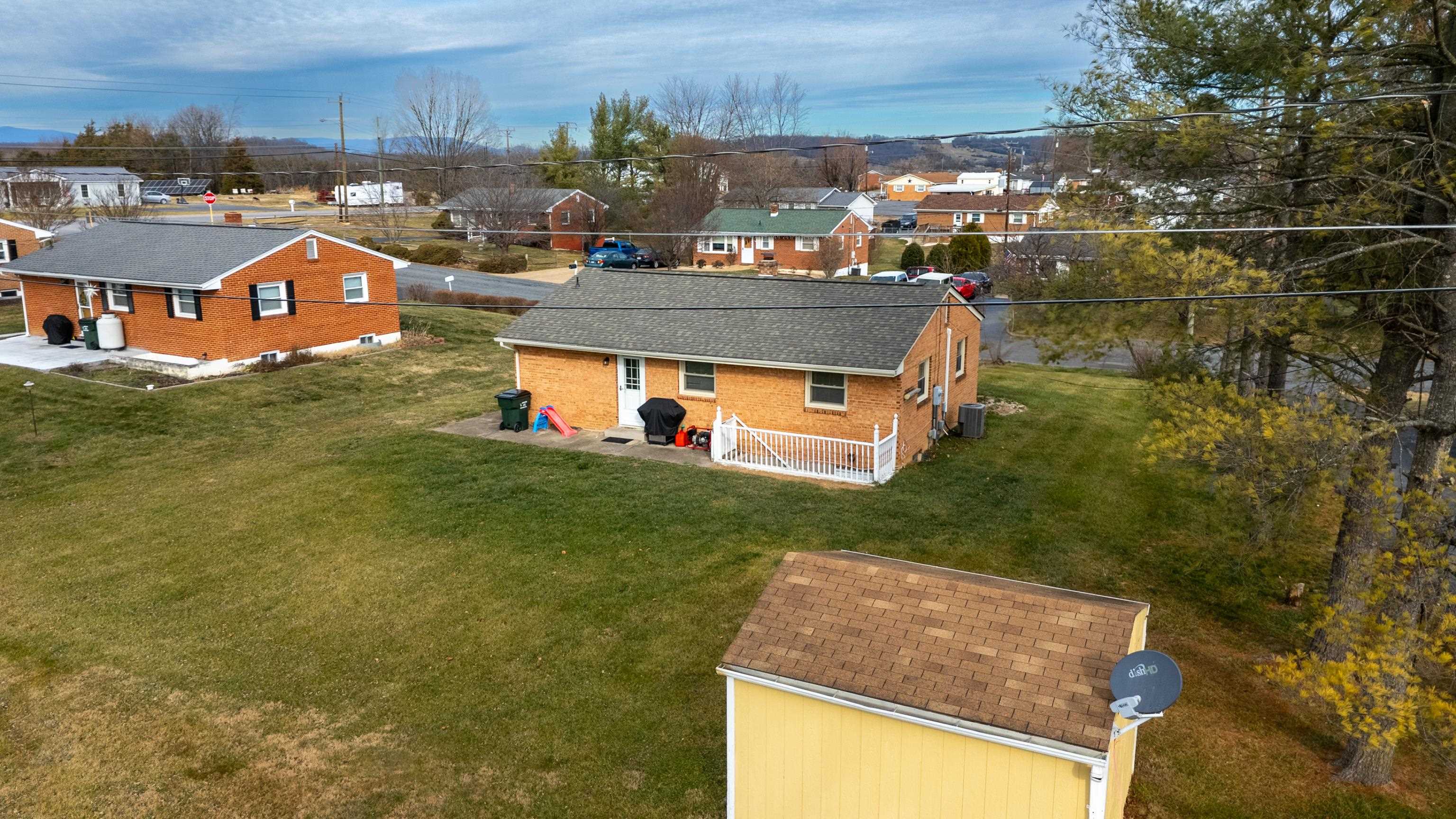 19 PLEASANT VALLEY DR, WEYERS CAVE, Virginia 24486, 3 Bedrooms Bedrooms, ,1 BathroomBathrooms,Residential,19 PLEASANT VALLEY DR,672044 MLS # 672044