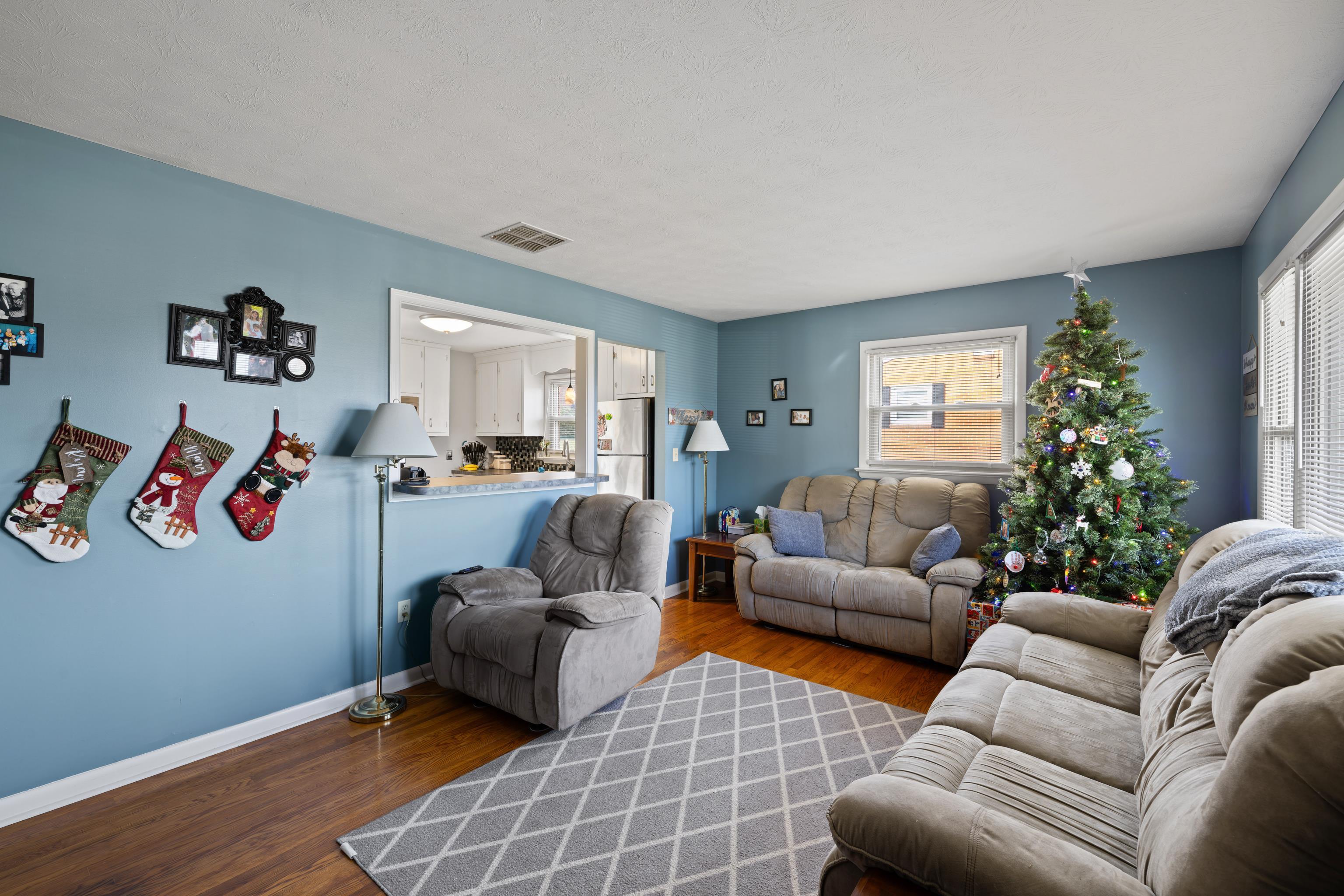 19 PLEASANT VALLEY DR, WEYERS CAVE, Virginia 24486, 3 Bedrooms Bedrooms, ,1 BathroomBathrooms,Residential,19 PLEASANT VALLEY DR,672044 MLS # 672044