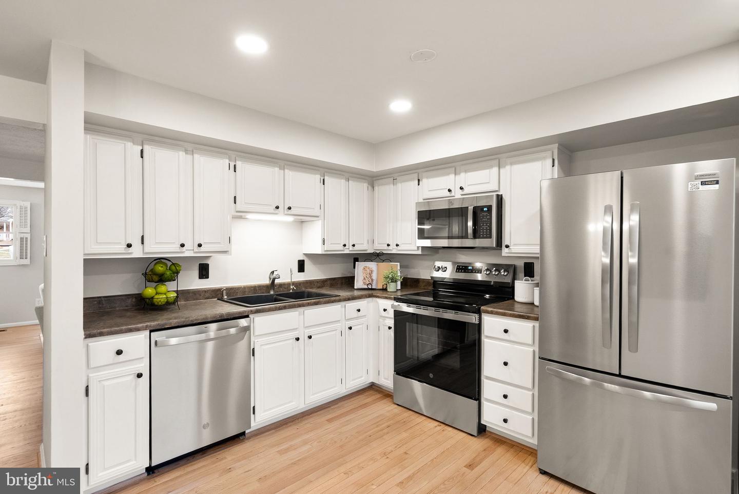 1548 POPLAR GROVE DR, RESTON, Virginia 20194, 2 Bedrooms Bedrooms, 11 Rooms Rooms,2 BathroomsBathrooms,Residential,For sale,1548 POPLAR GROVE DR,VAFX2274508 MLS # VAFX2274508