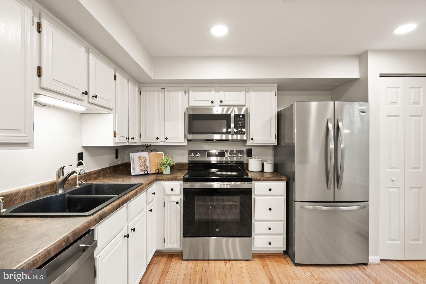 1548 POPLAR GROVE DR, RESTON, Virginia 20194, 2 Bedrooms Bedrooms, 11 Rooms Rooms,2 BathroomsBathrooms,Residential,For sale,1548 POPLAR GROVE DR,VAFX2274508 MLS # VAFX2274508