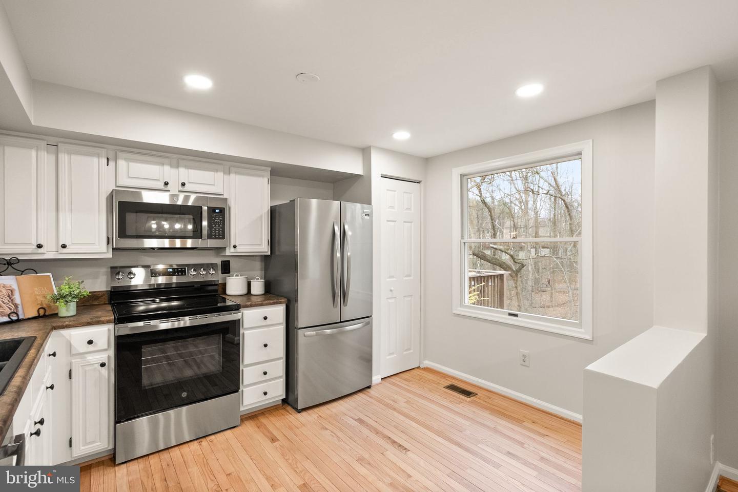 1548 POPLAR GROVE DR, RESTON, Virginia 20194, 2 Bedrooms Bedrooms, 11 Rooms Rooms,2 BathroomsBathrooms,Residential,For sale,1548 POPLAR GROVE DR,VAFX2274508 MLS # VAFX2274508