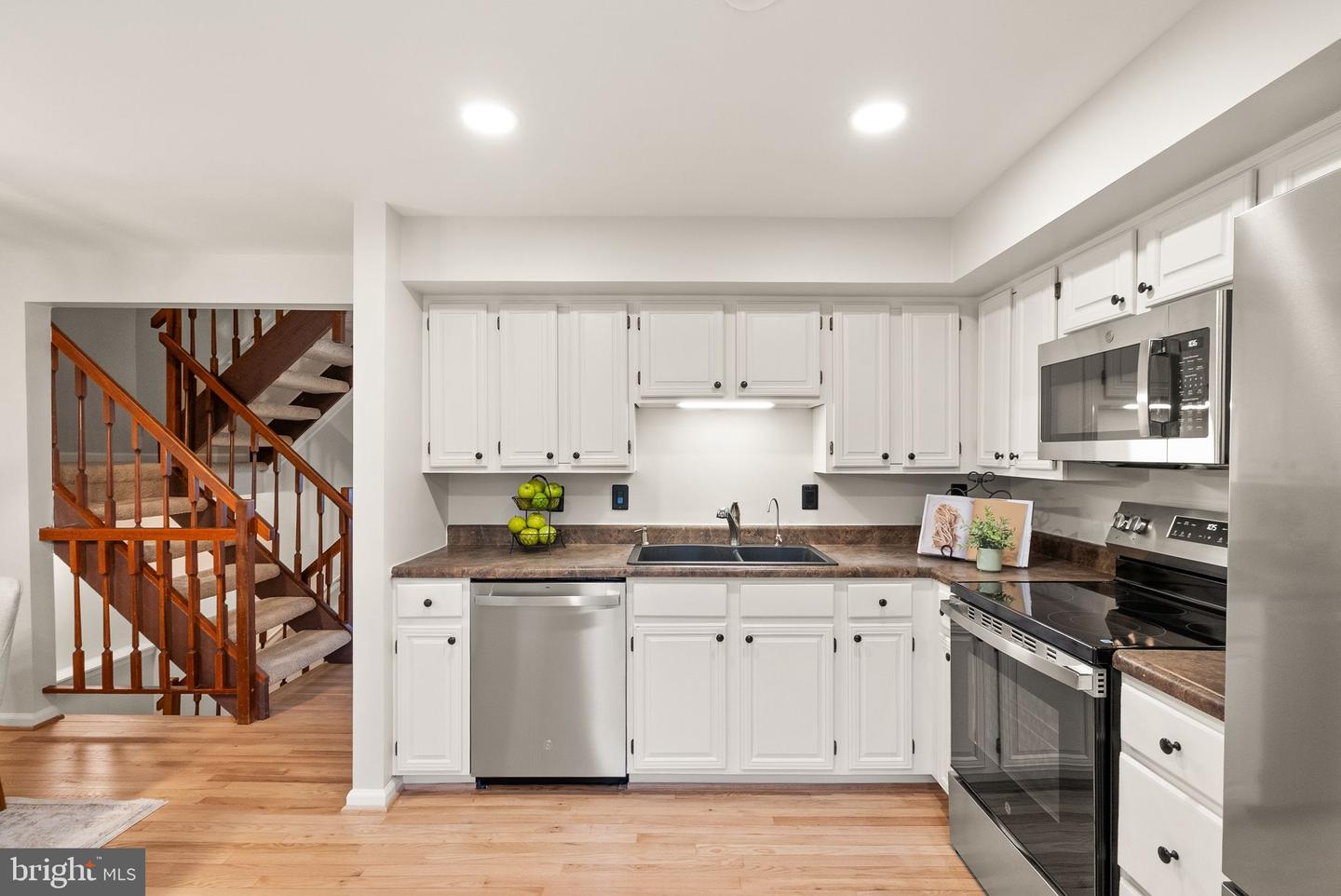 1548 POPLAR GROVE DR, RESTON, Virginia 20194, 2 Bedrooms Bedrooms, 11 Rooms Rooms,2 BathroomsBathrooms,Residential,For sale,1548 POPLAR GROVE DR,VAFX2274508 MLS # VAFX2274508