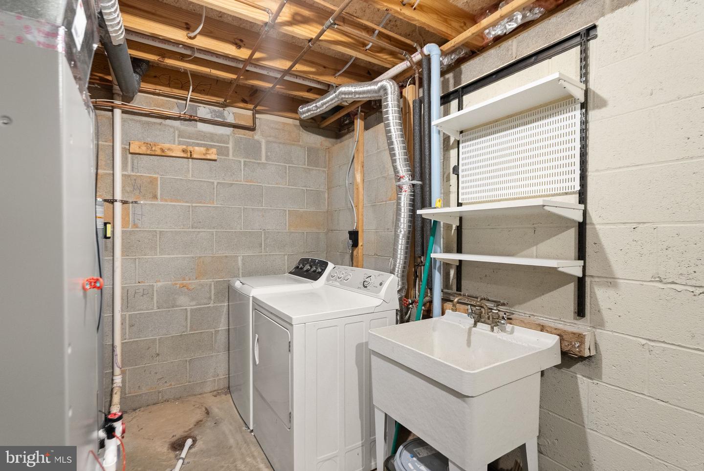 1548 POPLAR GROVE DR, RESTON, Virginia 20194, 2 Bedrooms Bedrooms, 11 Rooms Rooms,2 BathroomsBathrooms,Residential,For sale,1548 POPLAR GROVE DR,VAFX2274508 MLS # VAFX2274508