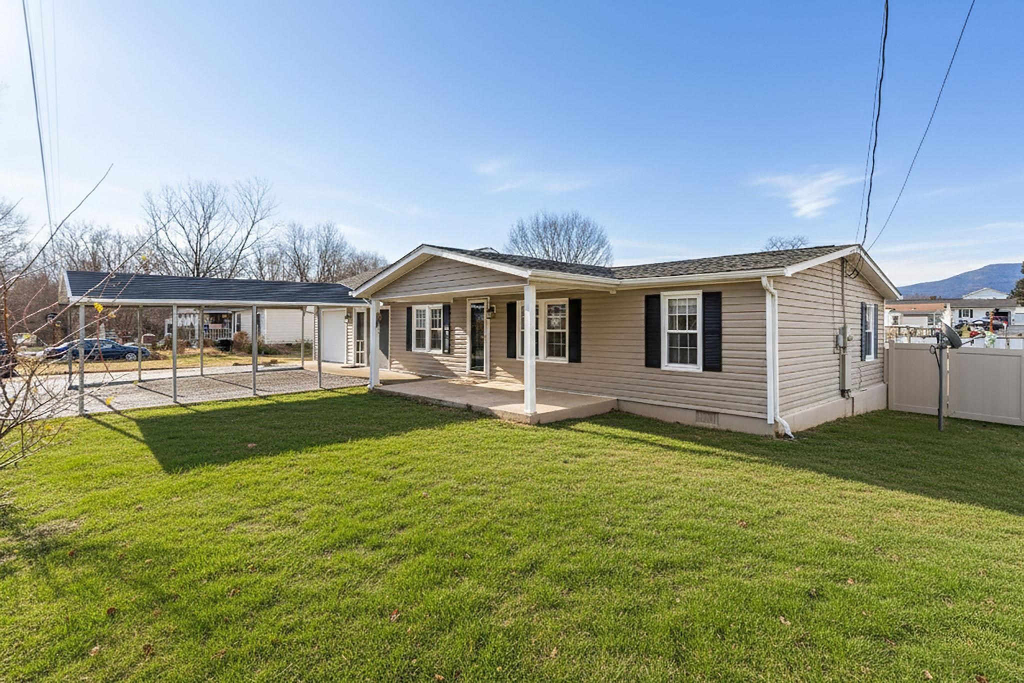 194 WAYLAND DR, STANLEY, Virginia 22851, 3 Bedrooms Bedrooms, ,2 BathroomsBathrooms,Residential,194 WAYLAND DR,672052 MLS # 672052