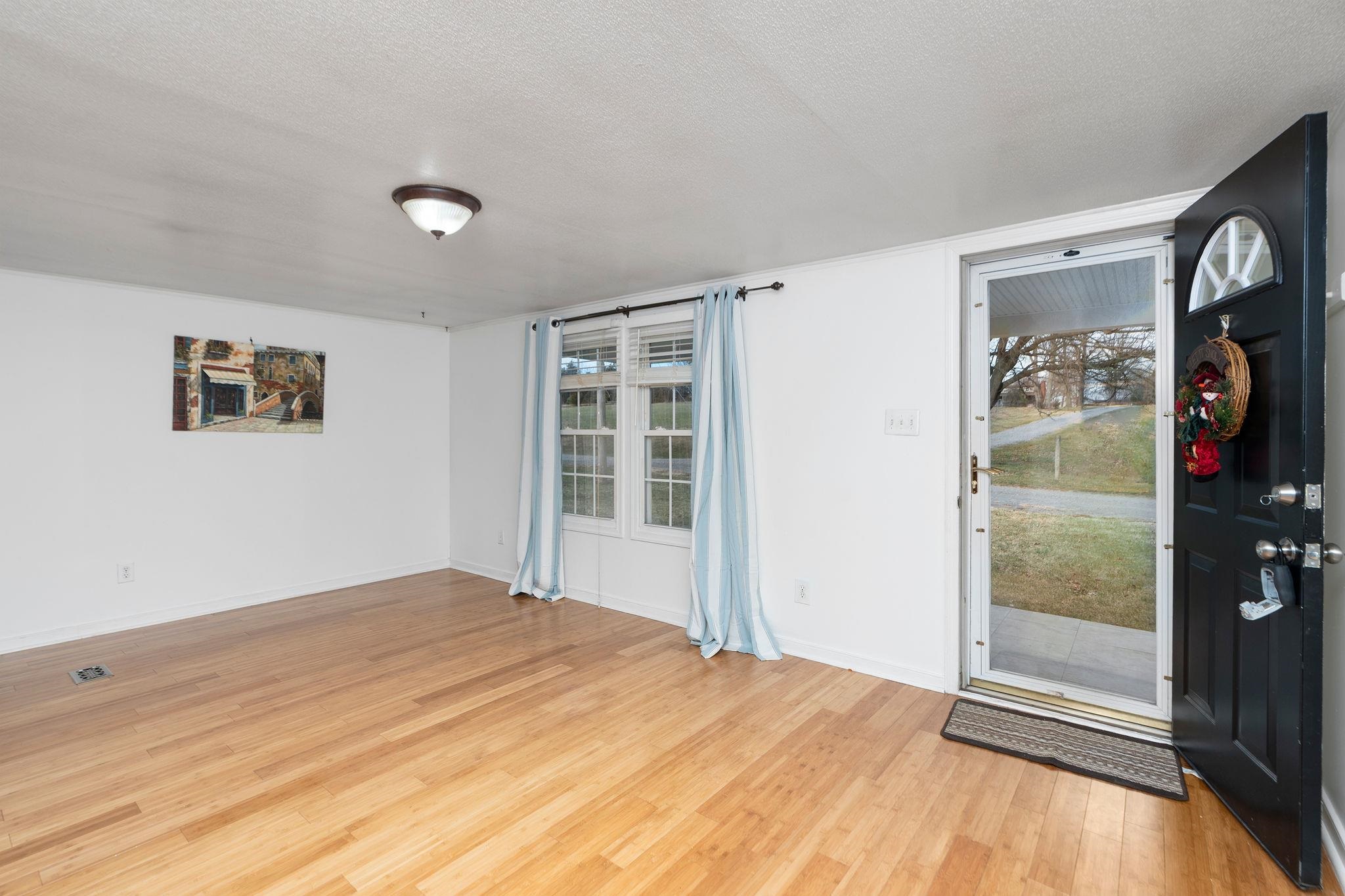 194 WAYLAND DR, STANLEY, Virginia 22851, 3 Bedrooms Bedrooms, ,2 BathroomsBathrooms,Residential,194 WAYLAND DR,672052 MLS # 672052