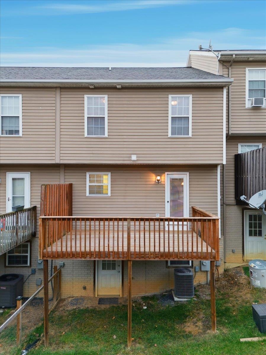 3322 DEBBIE CT, ROCKINGHAM, Virginia 22801, 3 Bedrooms Bedrooms, ,2 BathroomsBathrooms,Residential,3322 DEBBIE CT,672053 MLS # 672053