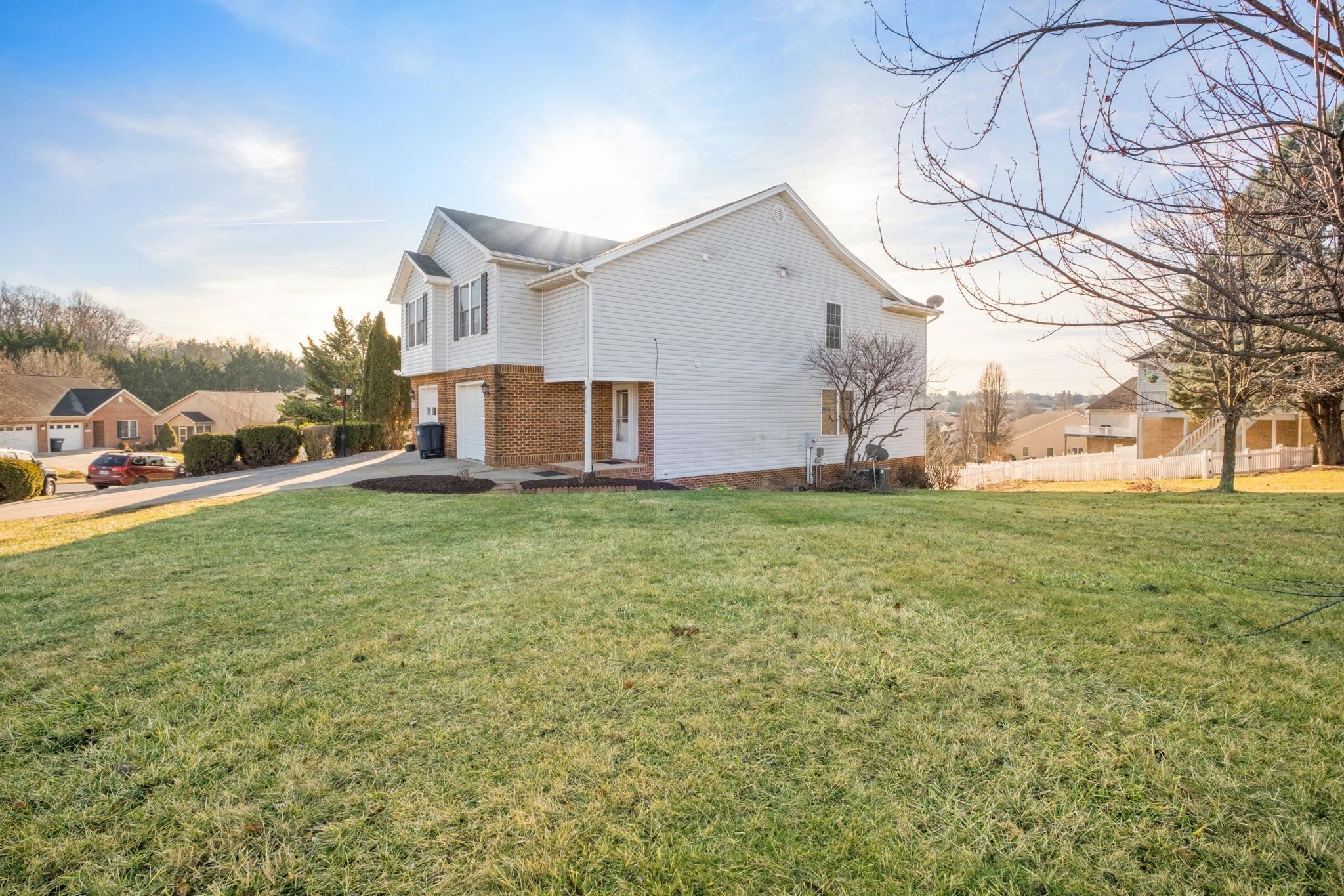 2210 LAKE TERRACE DR, HARRISONBURG, Virginia 22802, 3 Bedrooms Bedrooms, ,2 BathroomsBathrooms,Residential,2210 LAKE TERRACE DR,672055 MLS # 672055