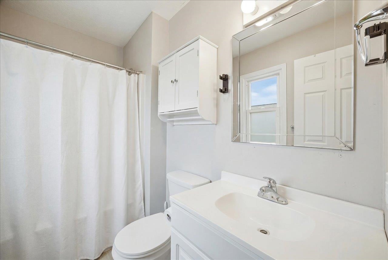 626 B ST, STAUNTON, Virginia 24401, 3 Bedrooms Bedrooms, ,2 BathroomsBathrooms,Residential,626 B ST,672069 MLS # 672069