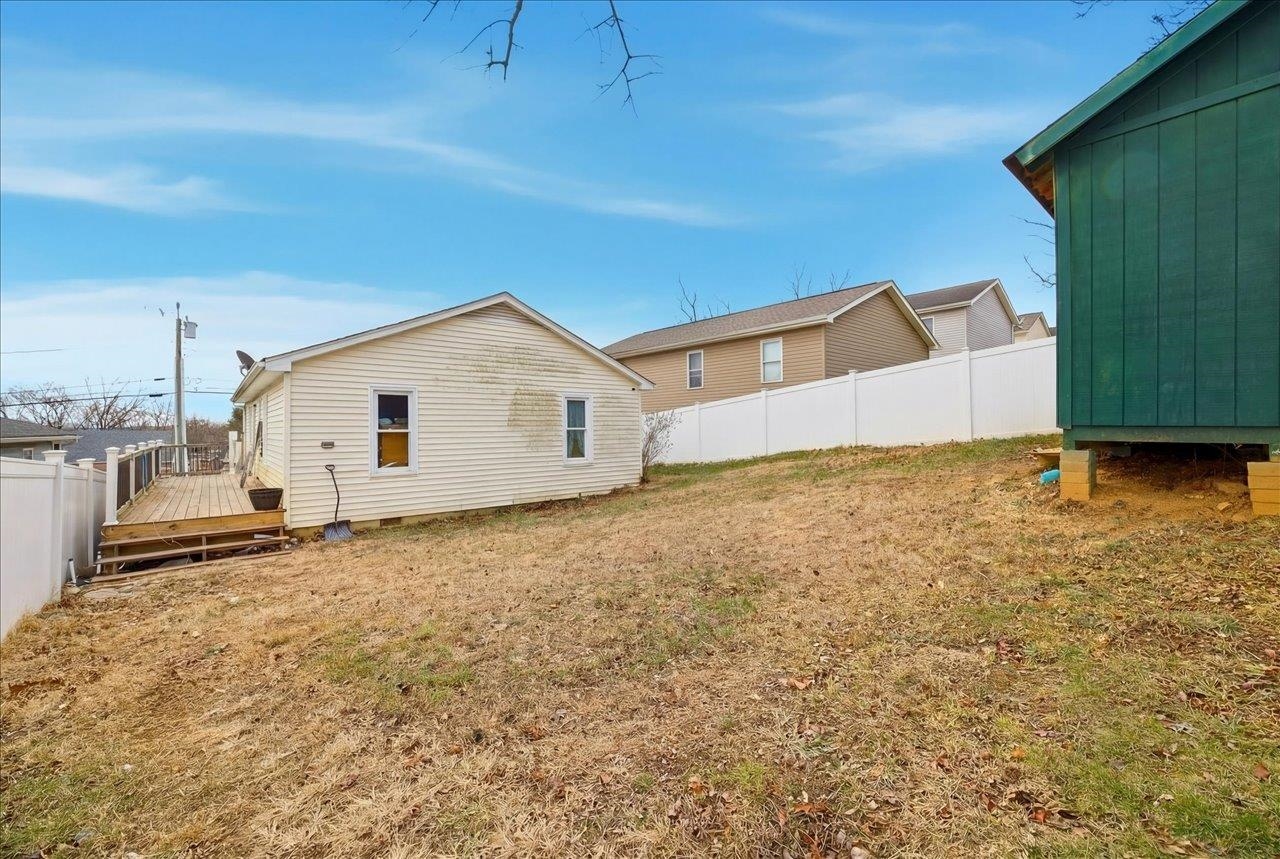 626 B ST, STAUNTON, Virginia 24401, 3 Bedrooms Bedrooms, ,2 BathroomsBathrooms,Residential,626 B ST,672069 MLS # 672069