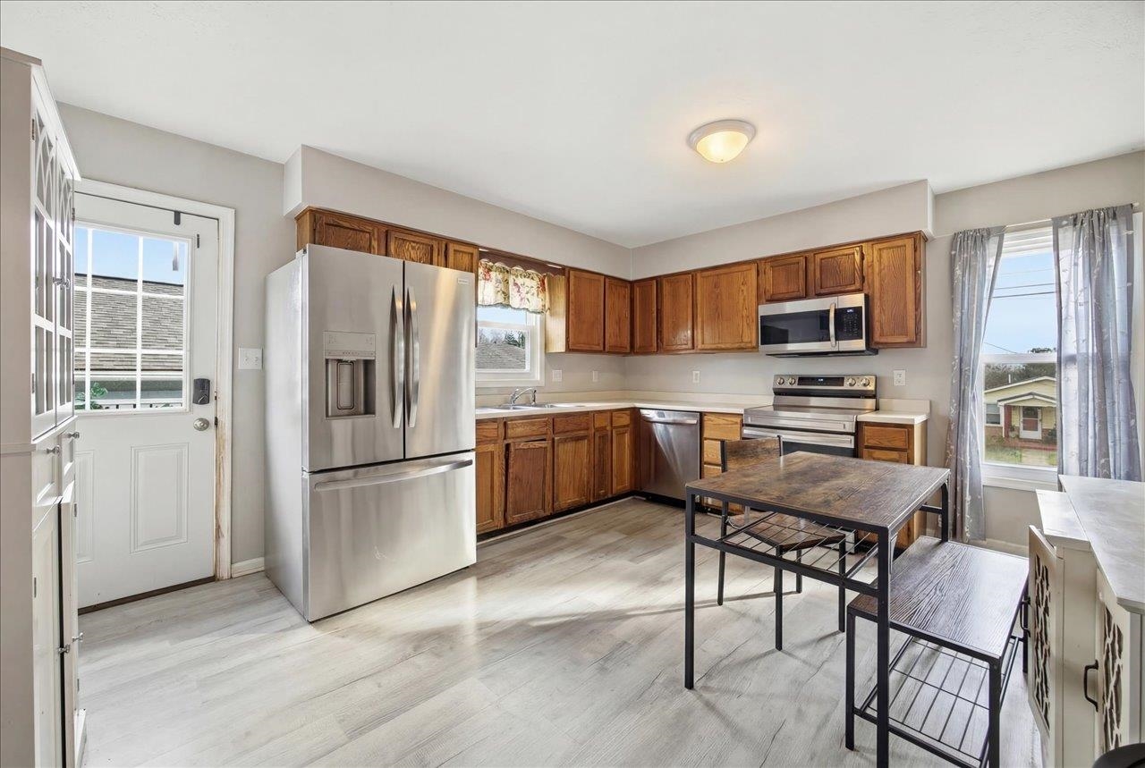 626 B ST, STAUNTON, Virginia 24401, 3 Bedrooms Bedrooms, ,2 BathroomsBathrooms,Residential,626 B ST,672069 MLS # 672069