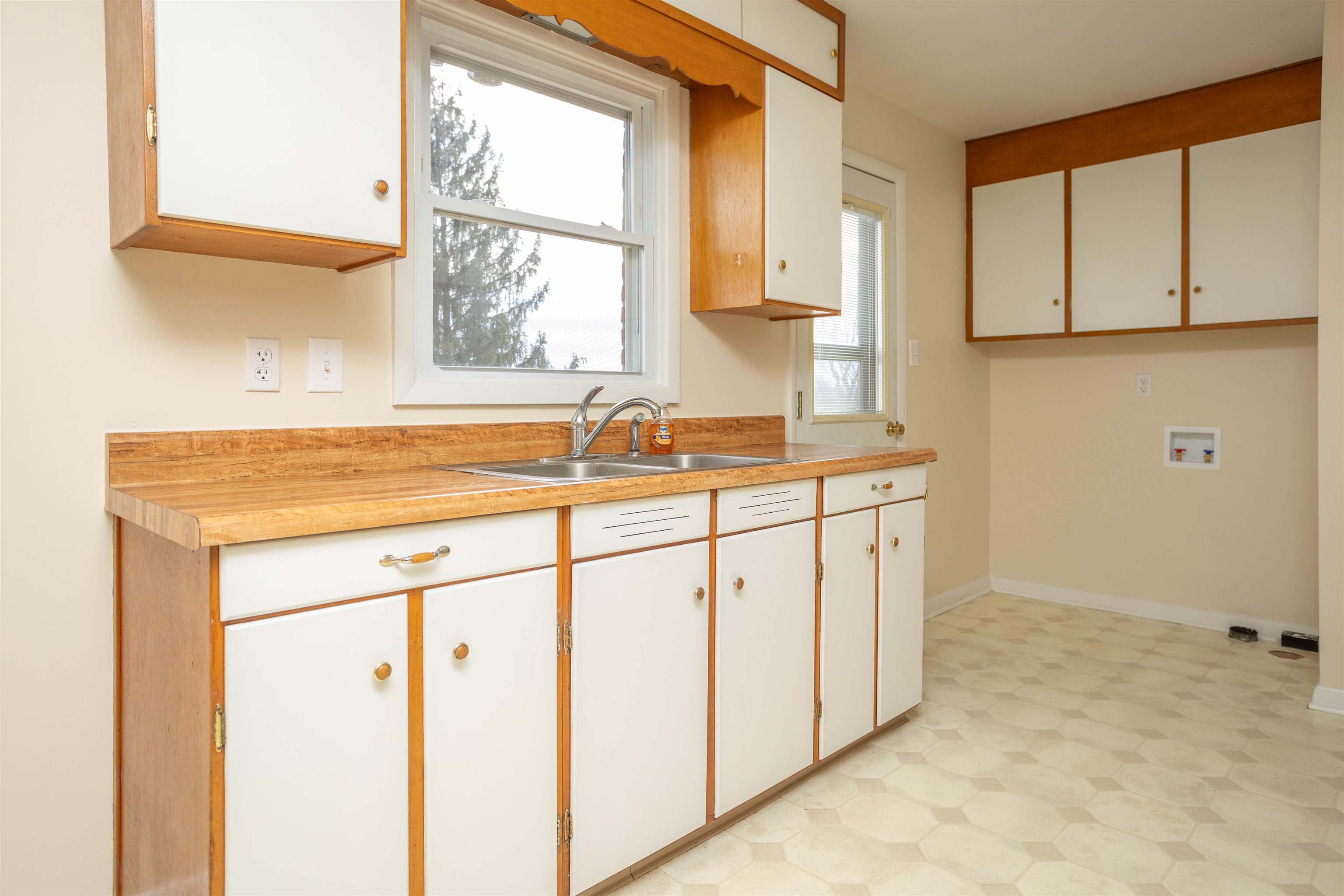 457 NORTH MAIN ST, TIMBERVILLE, Virginia 22853, 3 Bedrooms Bedrooms, ,1 BathroomBathrooms,Residential,457 NORTH MAIN ST,672104 MLS # 672104