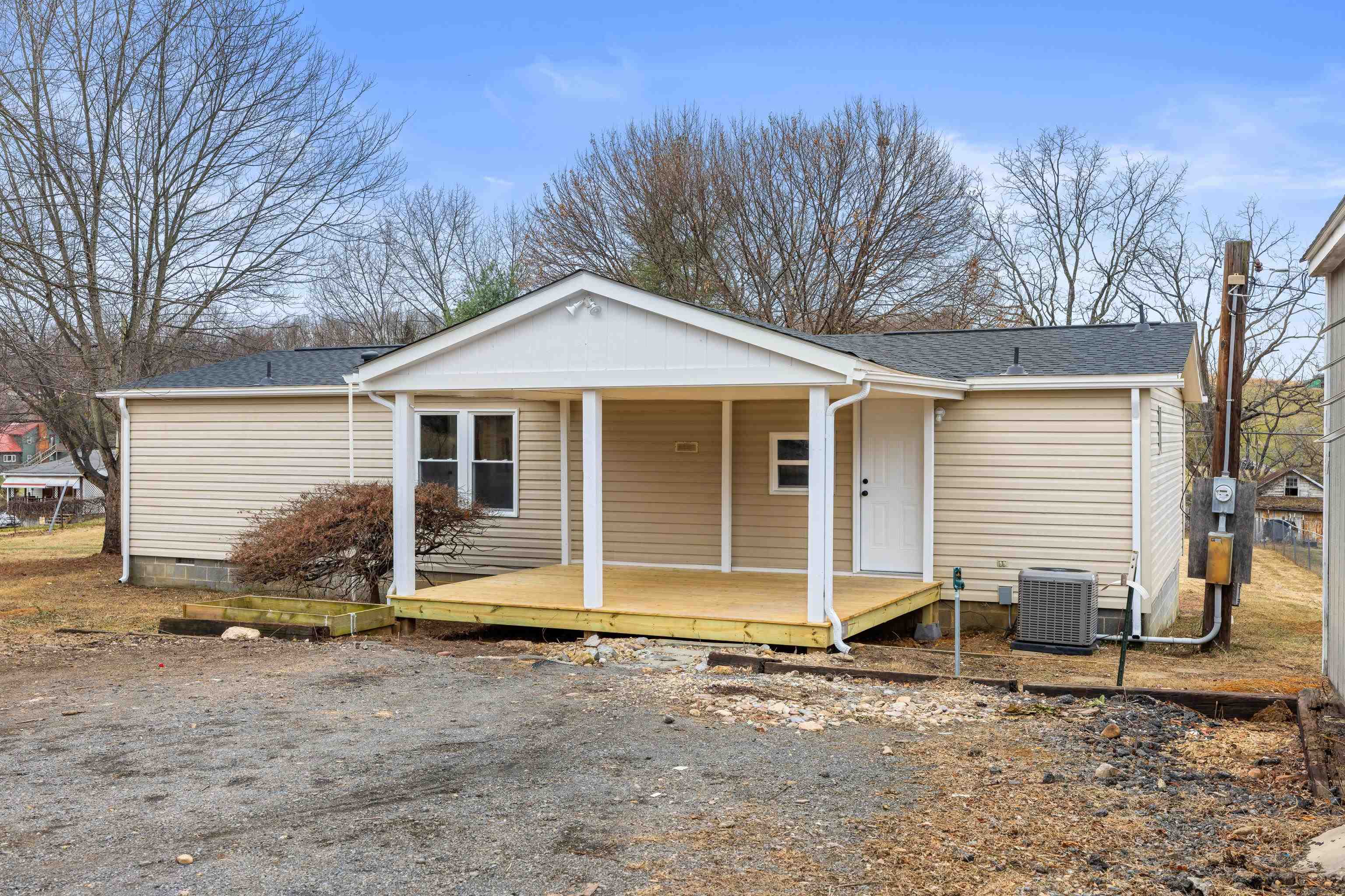 41 PINE HILL LN, STUARTS DRAFT, Virginia 24477, 3 Bedrooms Bedrooms, ,2 BathroomsBathrooms,Residential,41 PINE HILL LN,672105 MLS # 672105