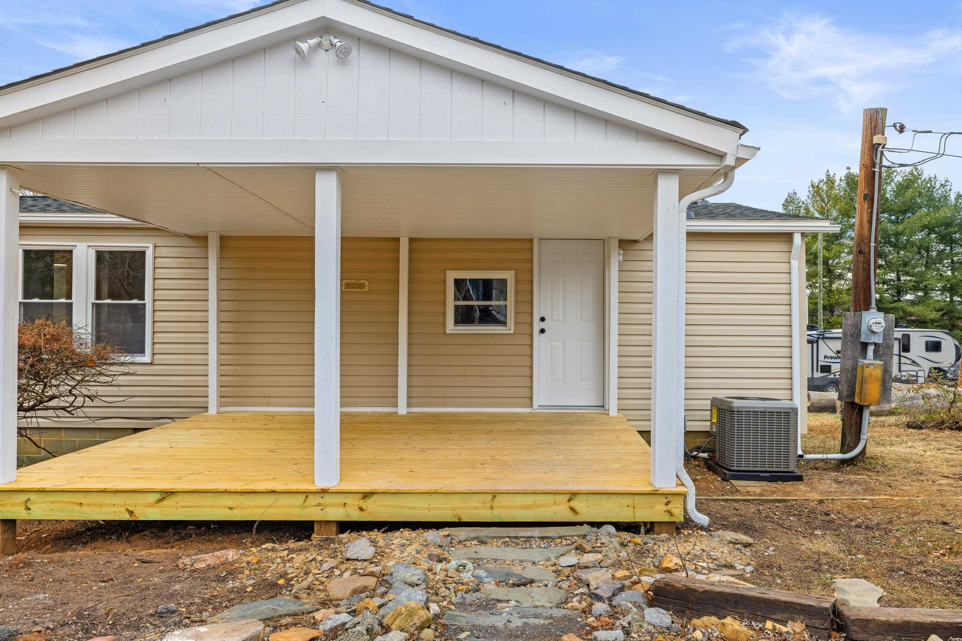 41 PINE HILL LN, STUARTS DRAFT, Virginia 24477, 3 Bedrooms Bedrooms, ,2 BathroomsBathrooms,Residential,41 PINE HILL LN,672105 MLS # 672105