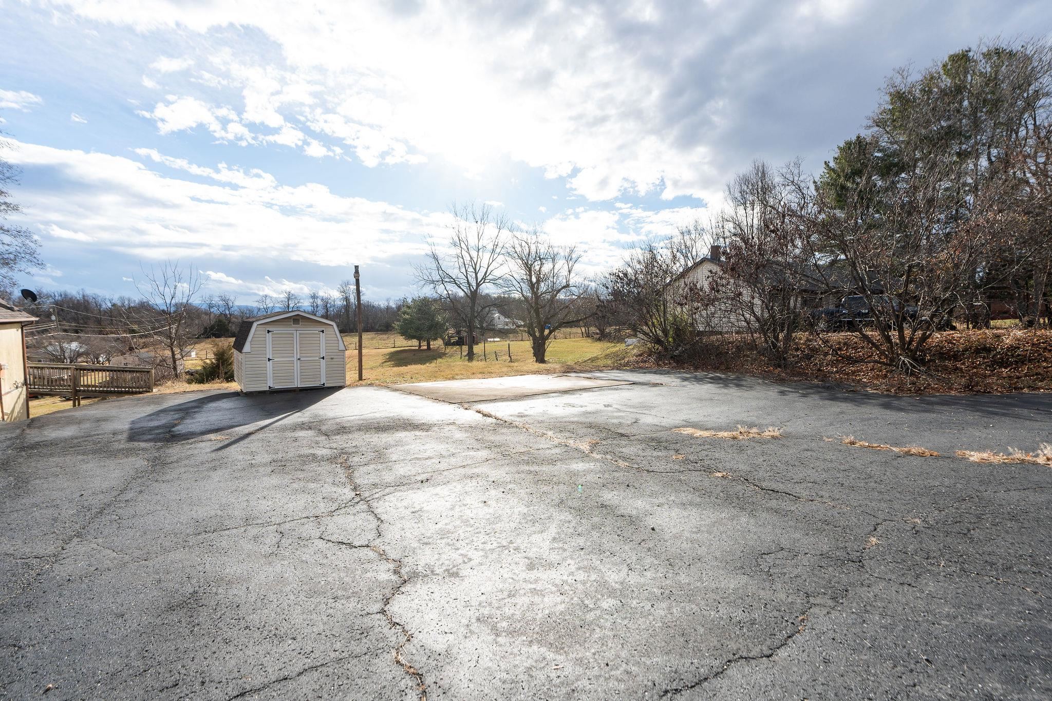 2594 LEE JACKSON HWY, STAUNTON, Virginia 24401, 2 Bedrooms Bedrooms, ,1 BathroomBathrooms,Residential,2594 LEE JACKSON HWY,672111 MLS # 672111