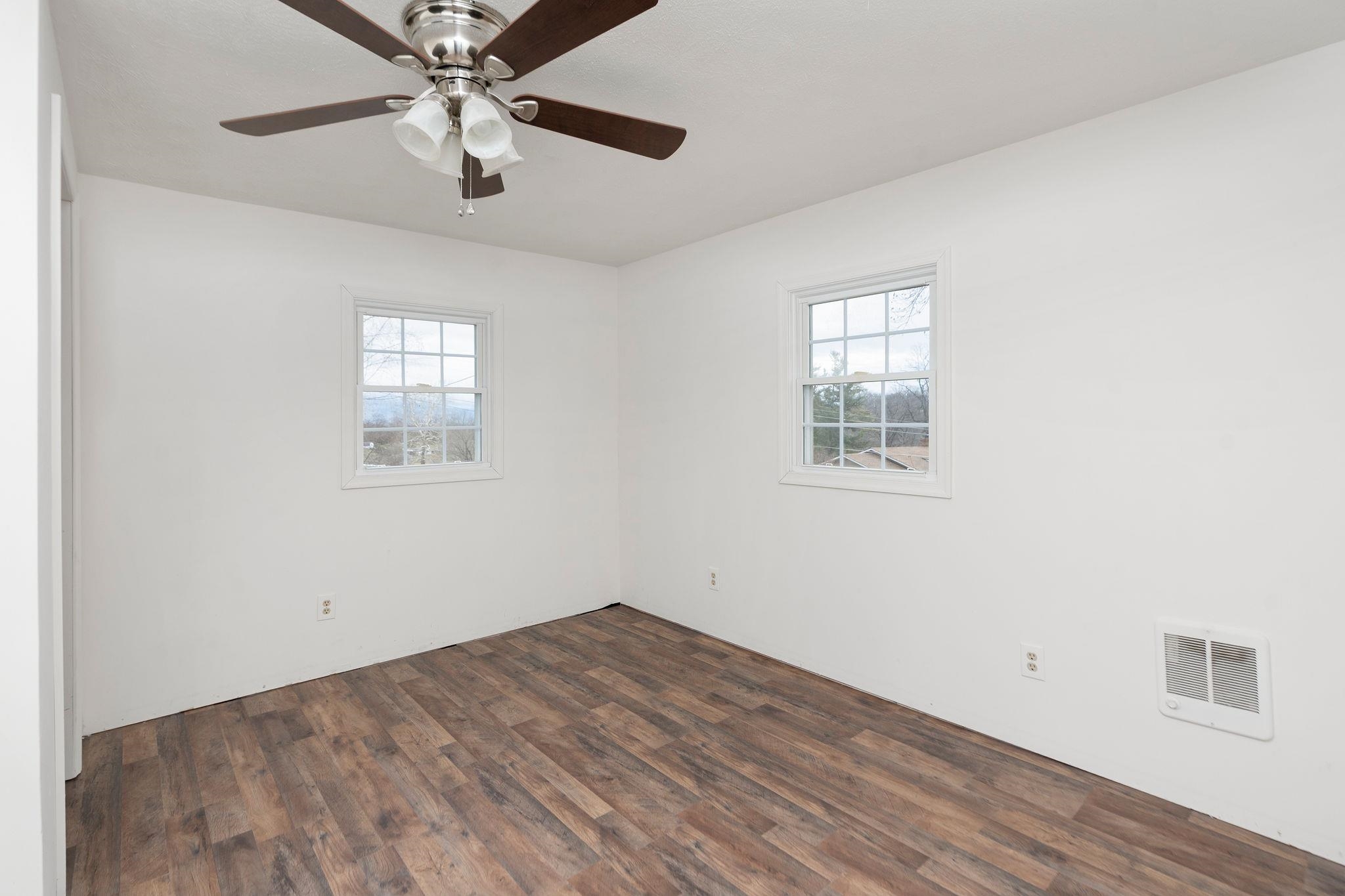 2594 LEE JACKSON HWY, STAUNTON, Virginia 24401, 2 Bedrooms Bedrooms, ,1 BathroomBathrooms,Residential,2594 LEE JACKSON HWY,672111 MLS # 672111