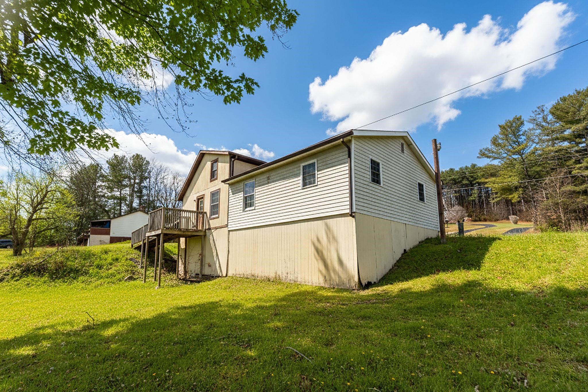 2594 LEE JACKSON HWY, STAUNTON, Virginia 24401, 2 Bedrooms Bedrooms, ,1 BathroomBathrooms,Residential,2594 LEE JACKSON HWY,672111 MLS # 672111