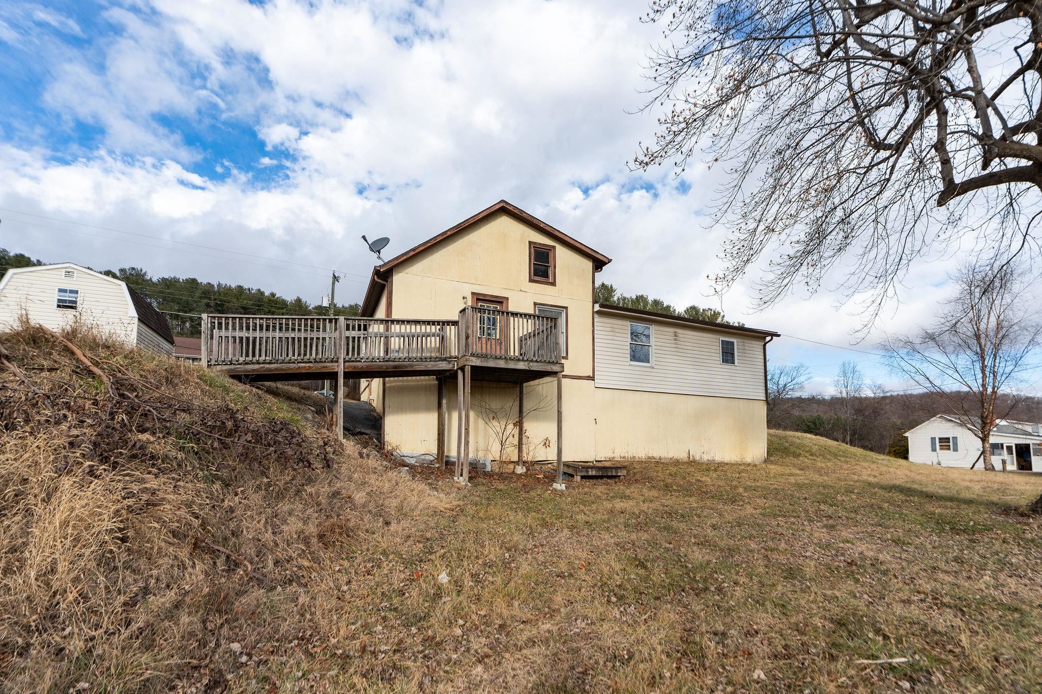 2594 LEE JACKSON HWY, STAUNTON, Virginia 24401, 2 Bedrooms Bedrooms, ,1 BathroomBathrooms,Residential,2594 LEE JACKSON HWY,672111 MLS # 672111