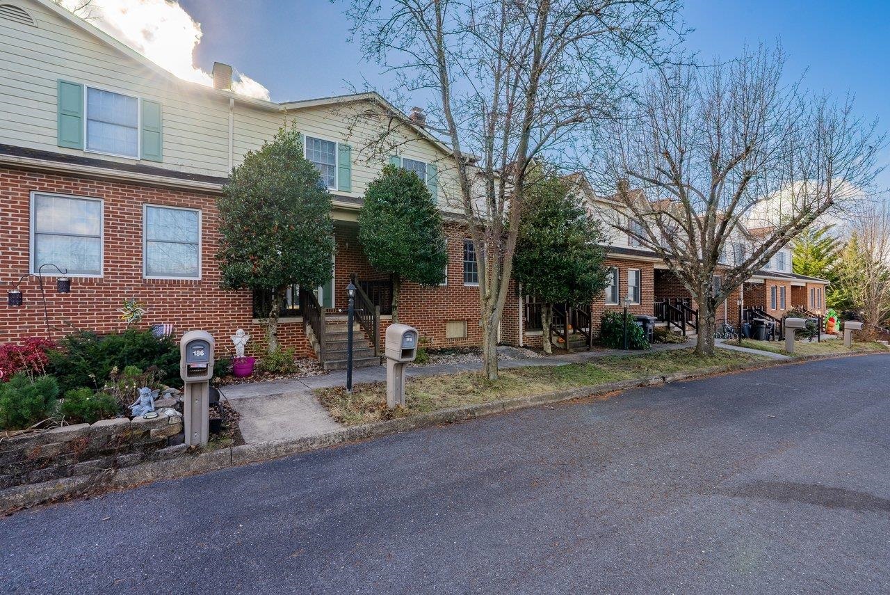 188 EMERALD DR, HARRISONBURG, Virginia 22801, 3 Bedrooms Bedrooms, ,2 BathroomsBathrooms,Residential,188 EMERALD DR,672113 MLS # 672113