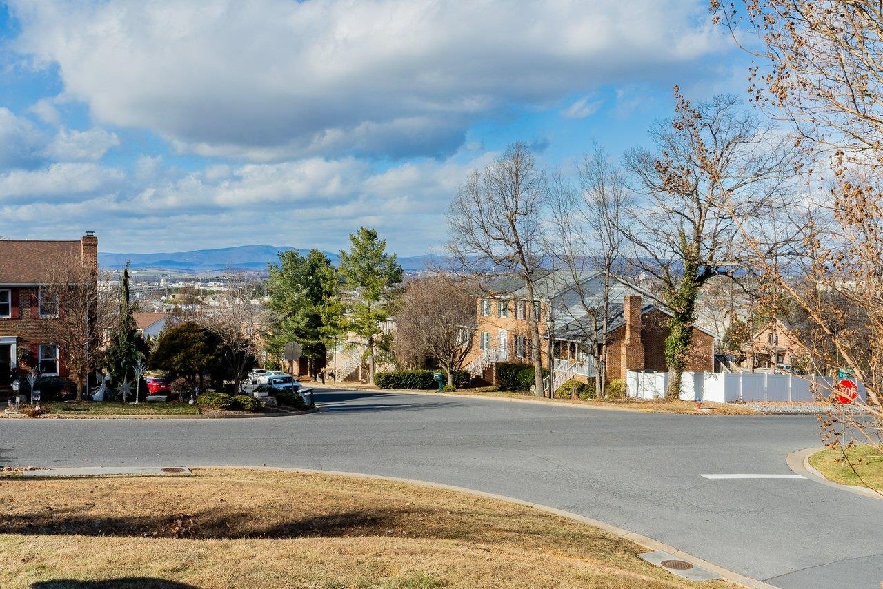 188 EMERALD DR, HARRISONBURG, Virginia 22801, 3 Bedrooms Bedrooms, ,2 BathroomsBathrooms,Residential,188 EMERALD DR,672113 MLS # 672113