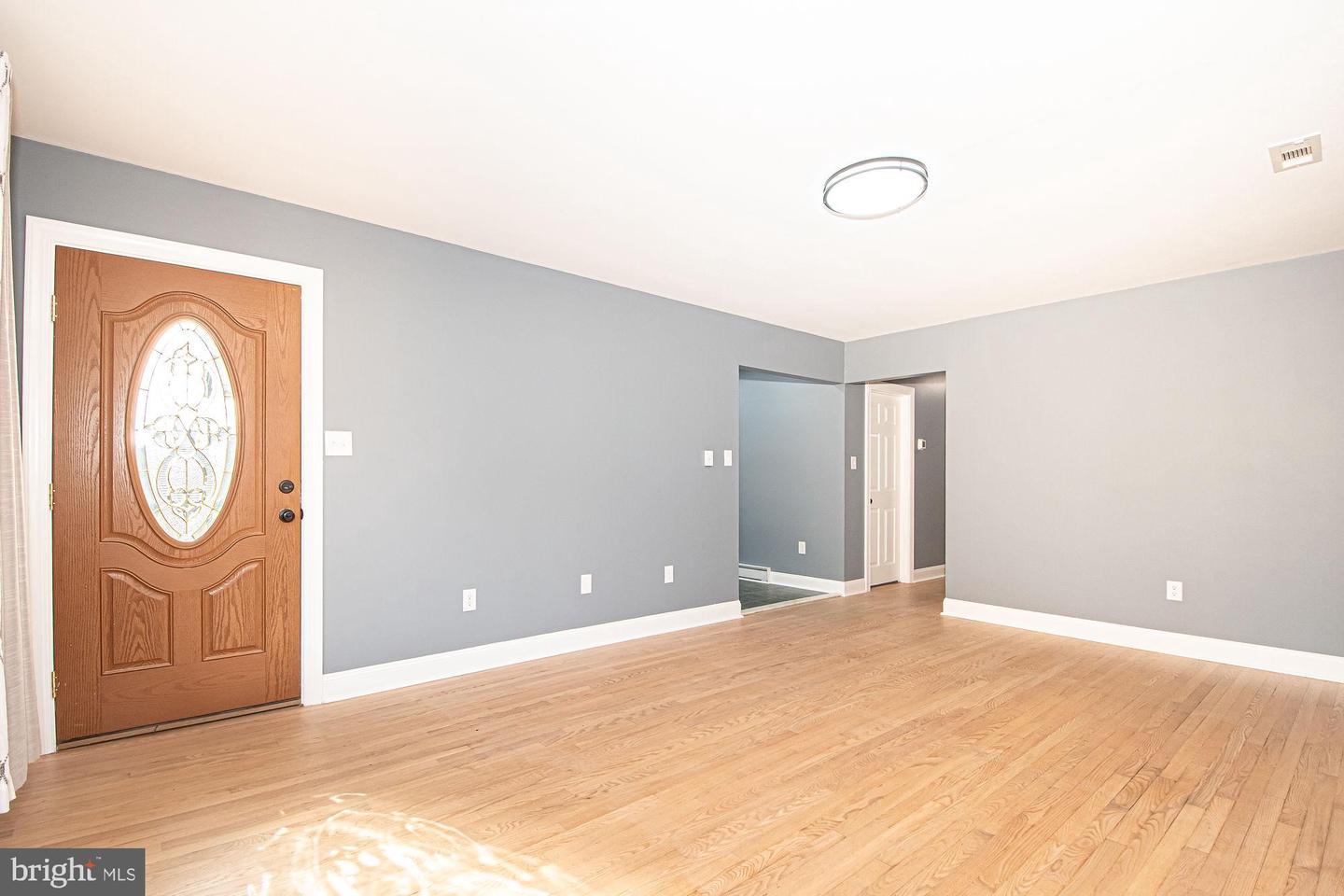 812 VIRGINIA AVE, FRONT ROYAL, Virginia 22630, 3 Bedrooms Bedrooms, ,1 BathroomBathrooms,Residential,For sale,812 VIRGINIA AVE,VAWR2012618 MLS # VAWR2012618