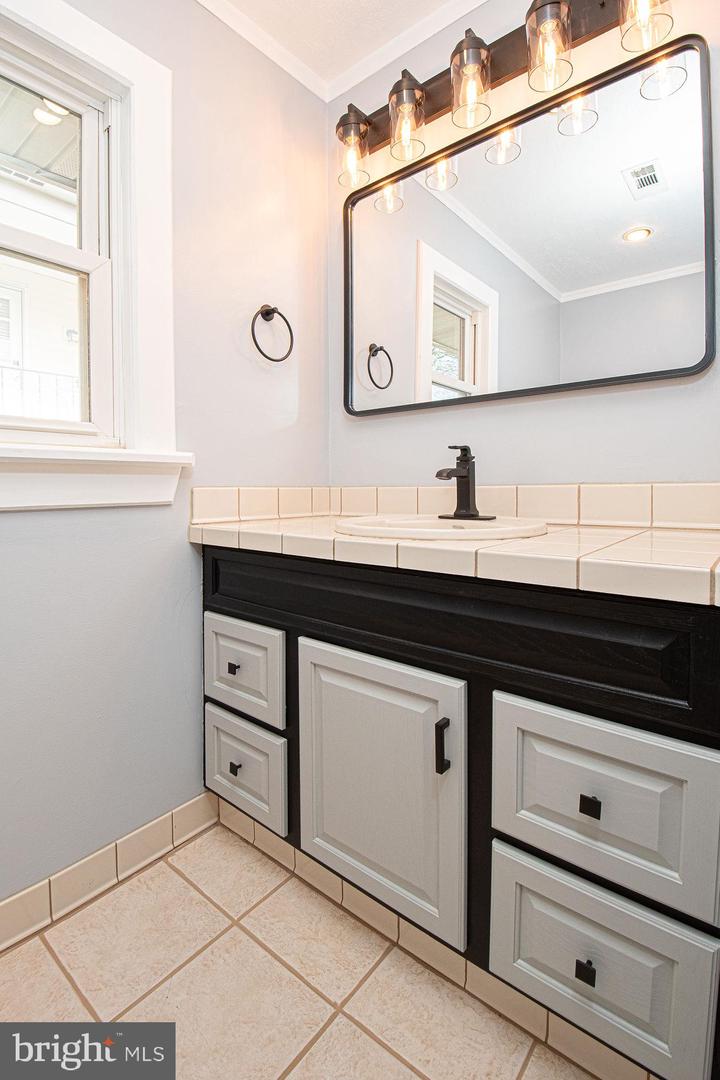 812 VIRGINIA AVE, FRONT ROYAL, Virginia 22630, 3 Bedrooms Bedrooms, ,1 BathroomBathrooms,Residential,For sale,812 VIRGINIA AVE,VAWR2012618 MLS # VAWR2012618