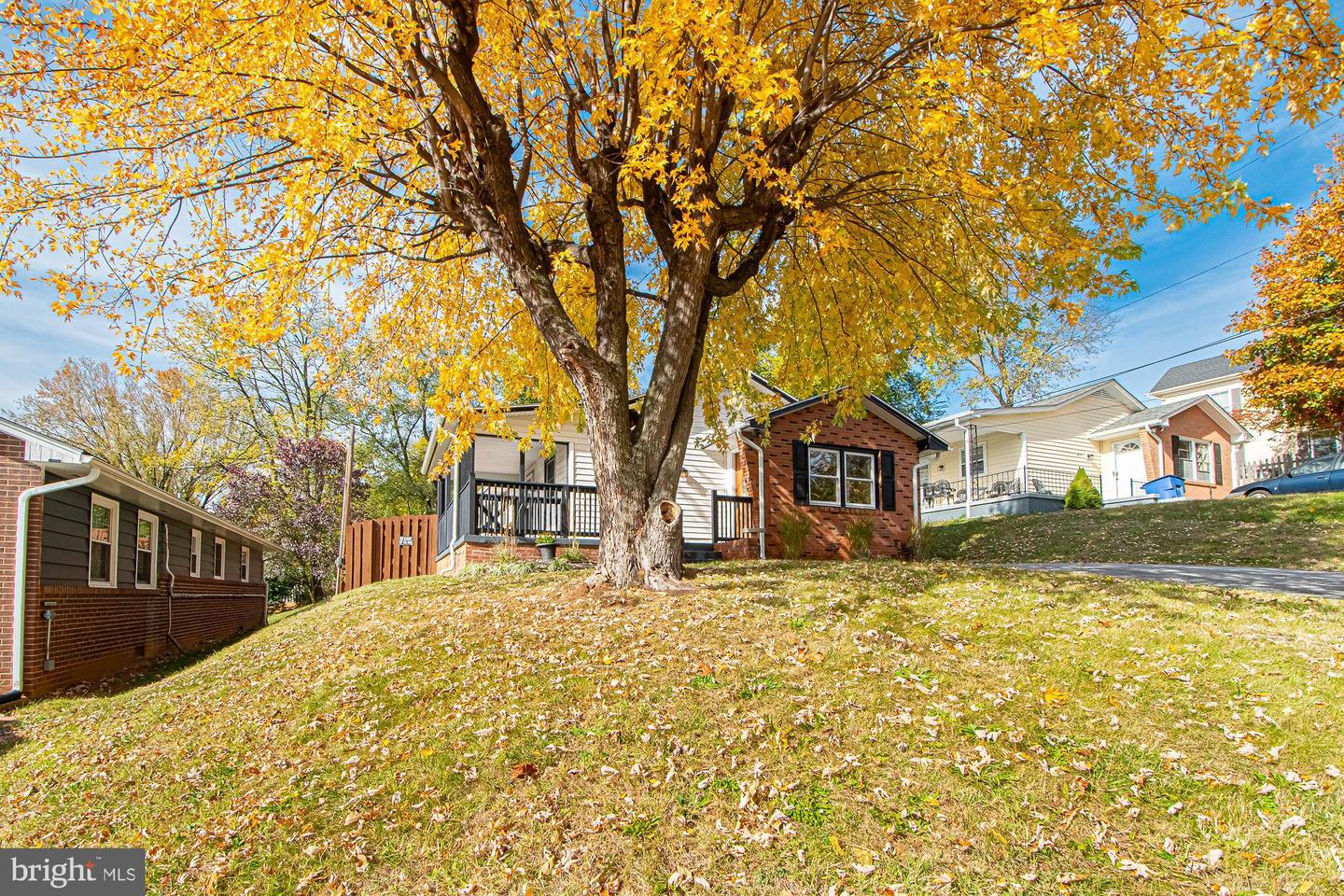 812 VIRGINIA AVE, FRONT ROYAL, Virginia 22630, 3 Bedrooms Bedrooms, ,1 BathroomBathrooms,Residential,For sale,812 VIRGINIA AVE,VAWR2012618 MLS # VAWR2012618