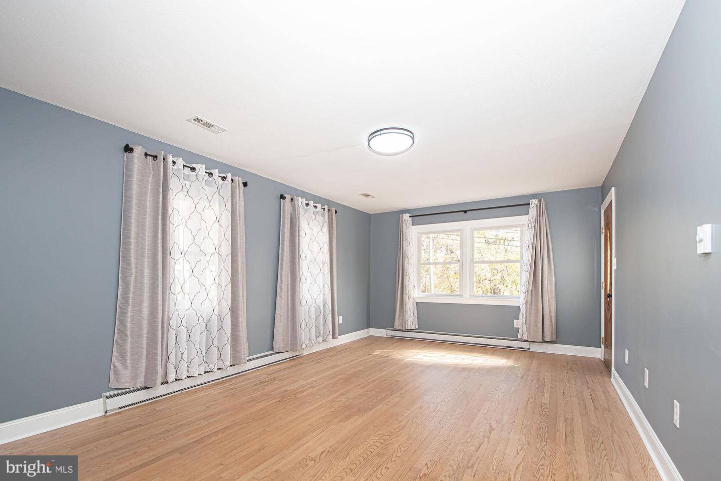 812 VIRGINIA AVE, FRONT ROYAL, Virginia 22630, 3 Bedrooms Bedrooms, ,1 BathroomBathrooms,Residential,For sale,812 VIRGINIA AVE,VAWR2012618 MLS # VAWR2012618