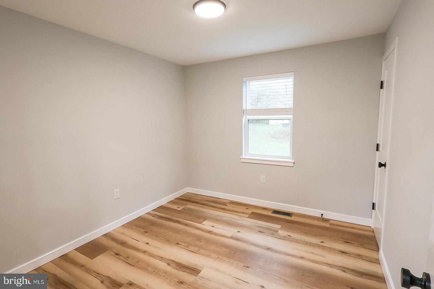 177 DICKS HOLLOW RD, WINCHESTER, Virginia 22603, 2 Bedrooms Bedrooms, ,1 BathroomBathrooms,Residential,For sale,177 DICKS HOLLOW RD,VAFV2037776 MLS # VAFV2037776