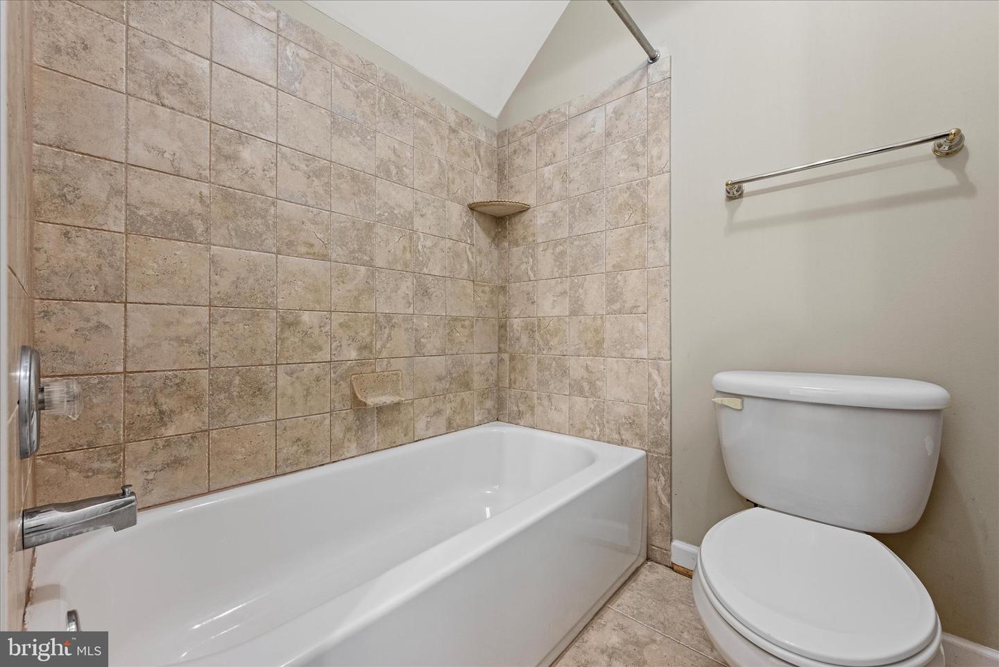 5194 BEACH RIDGE LN, AMISSVILLE, Virginia 20106, 5 Bedrooms Bedrooms, 9 Rooms Rooms,3 BathroomsBathrooms,Residential,For sale,5194 BEACH RIDGE LN,VACU2012012 MLS # VACU2012012