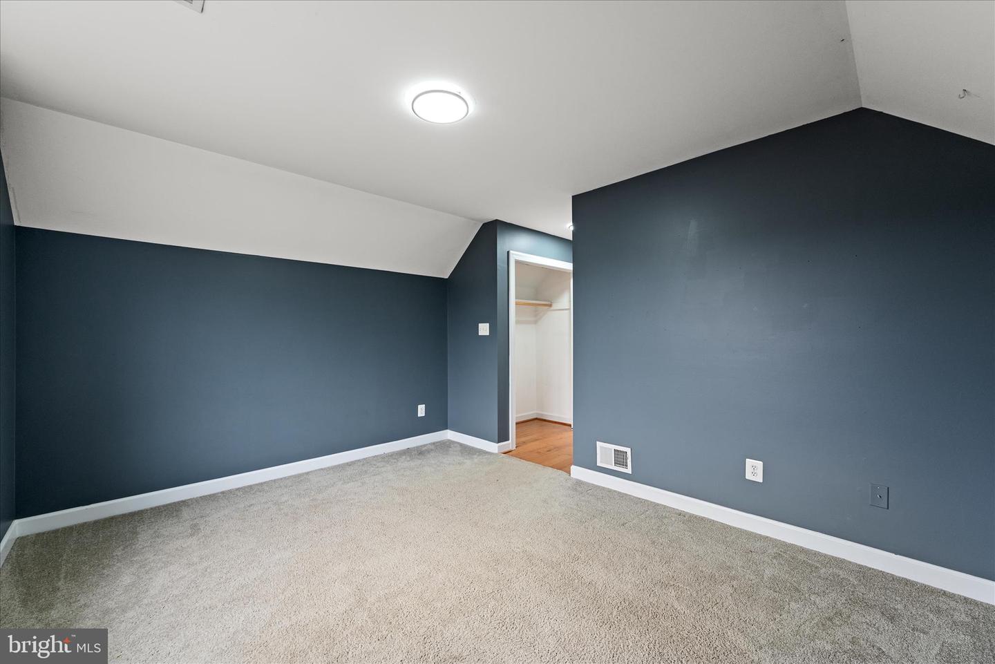 5194 BEACH RIDGE LN, AMISSVILLE, Virginia 20106, 5 Bedrooms Bedrooms, 9 Rooms Rooms,3 BathroomsBathrooms,Residential,For sale,5194 BEACH RIDGE LN,VACU2012012 MLS # VACU2012012