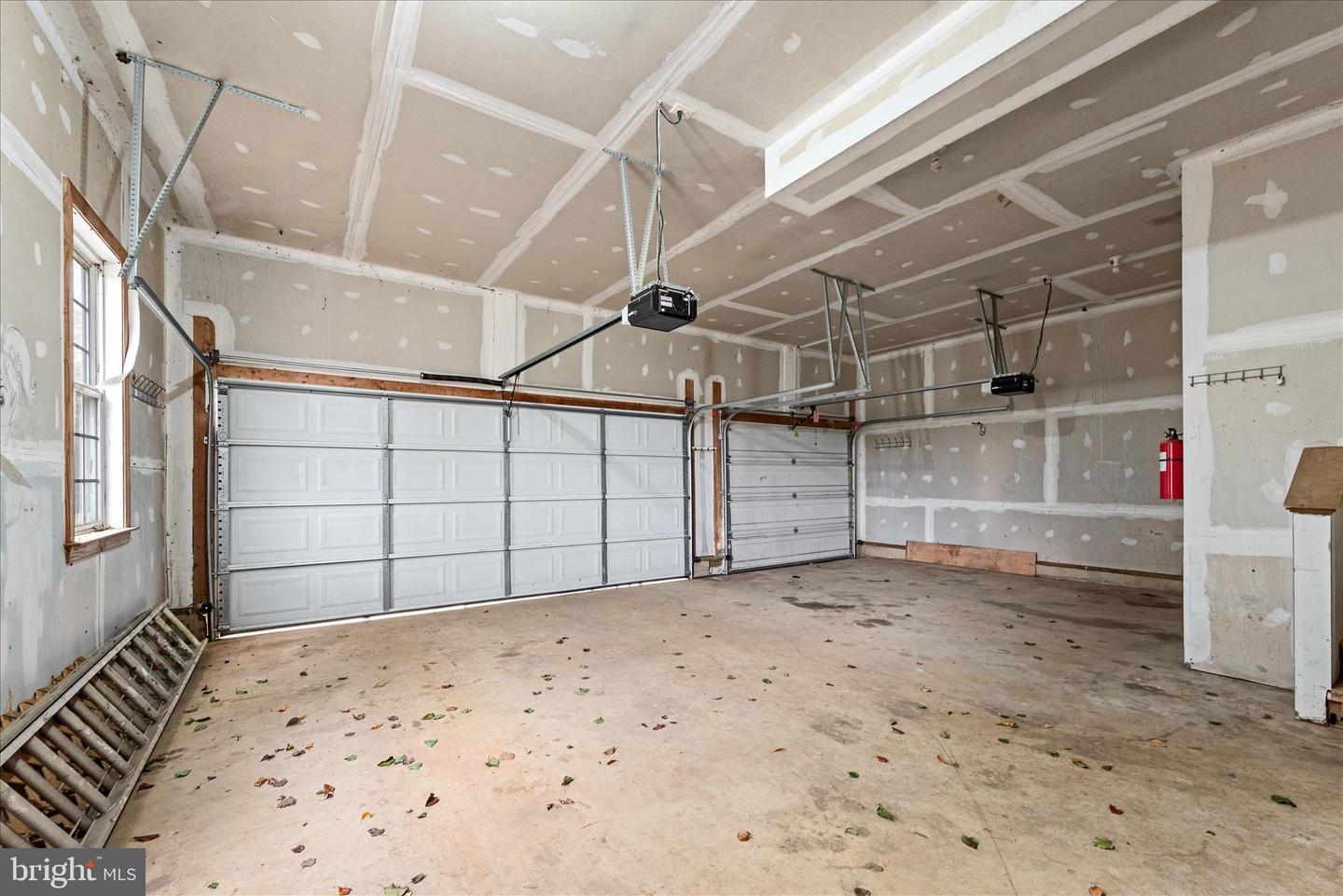 5194 BEACH RIDGE LN, AMISSVILLE, Virginia 20106, 5 Bedrooms Bedrooms, 9 Rooms Rooms,3 BathroomsBathrooms,Residential,For sale,5194 BEACH RIDGE LN,VACU2012012 MLS # VACU2012012