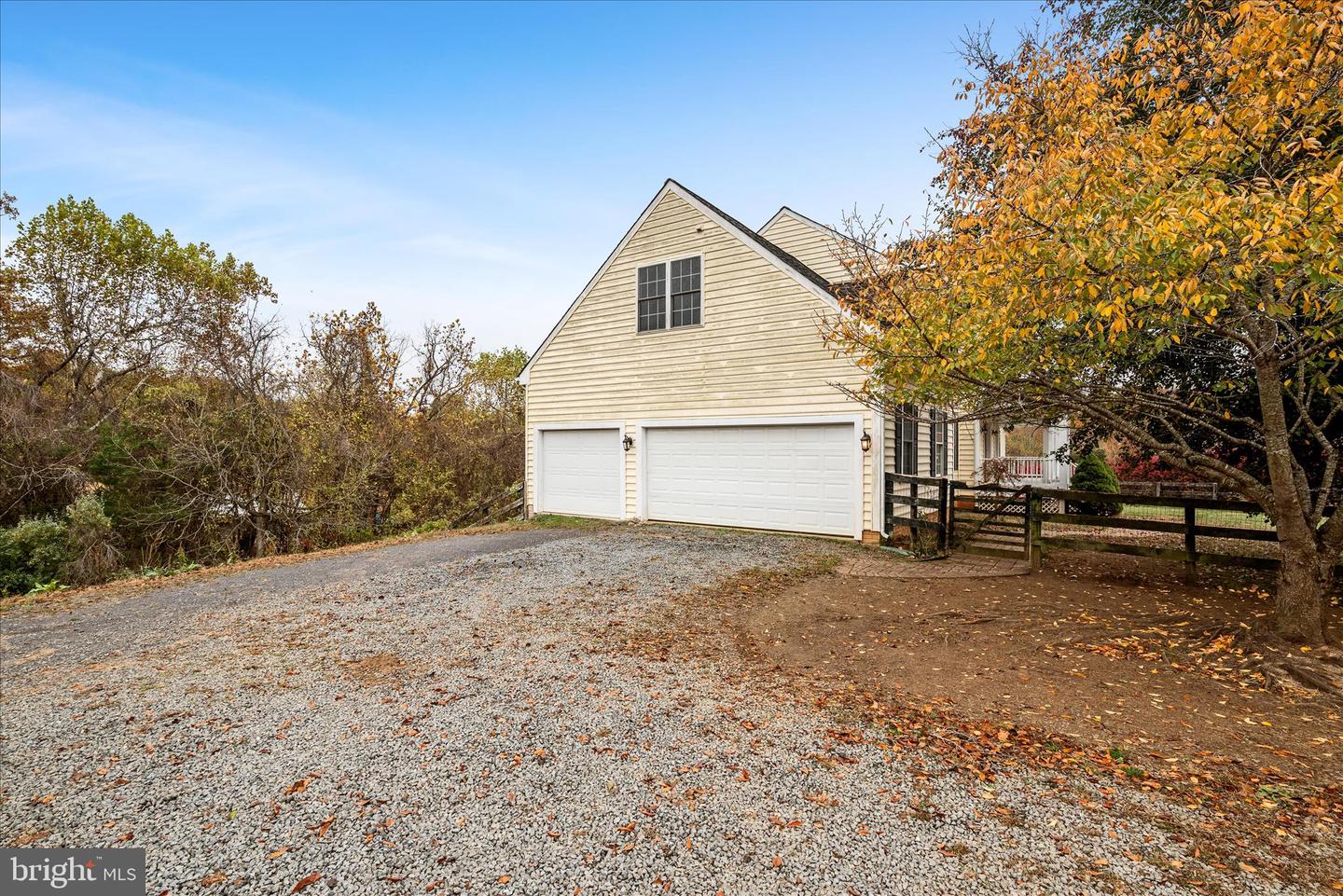 5194 BEACH RIDGE LN, AMISSVILLE, Virginia 20106, 5 Bedrooms Bedrooms, 9 Rooms Rooms,3 BathroomsBathrooms,Residential,For sale,5194 BEACH RIDGE LN,VACU2012012 MLS # VACU2012012