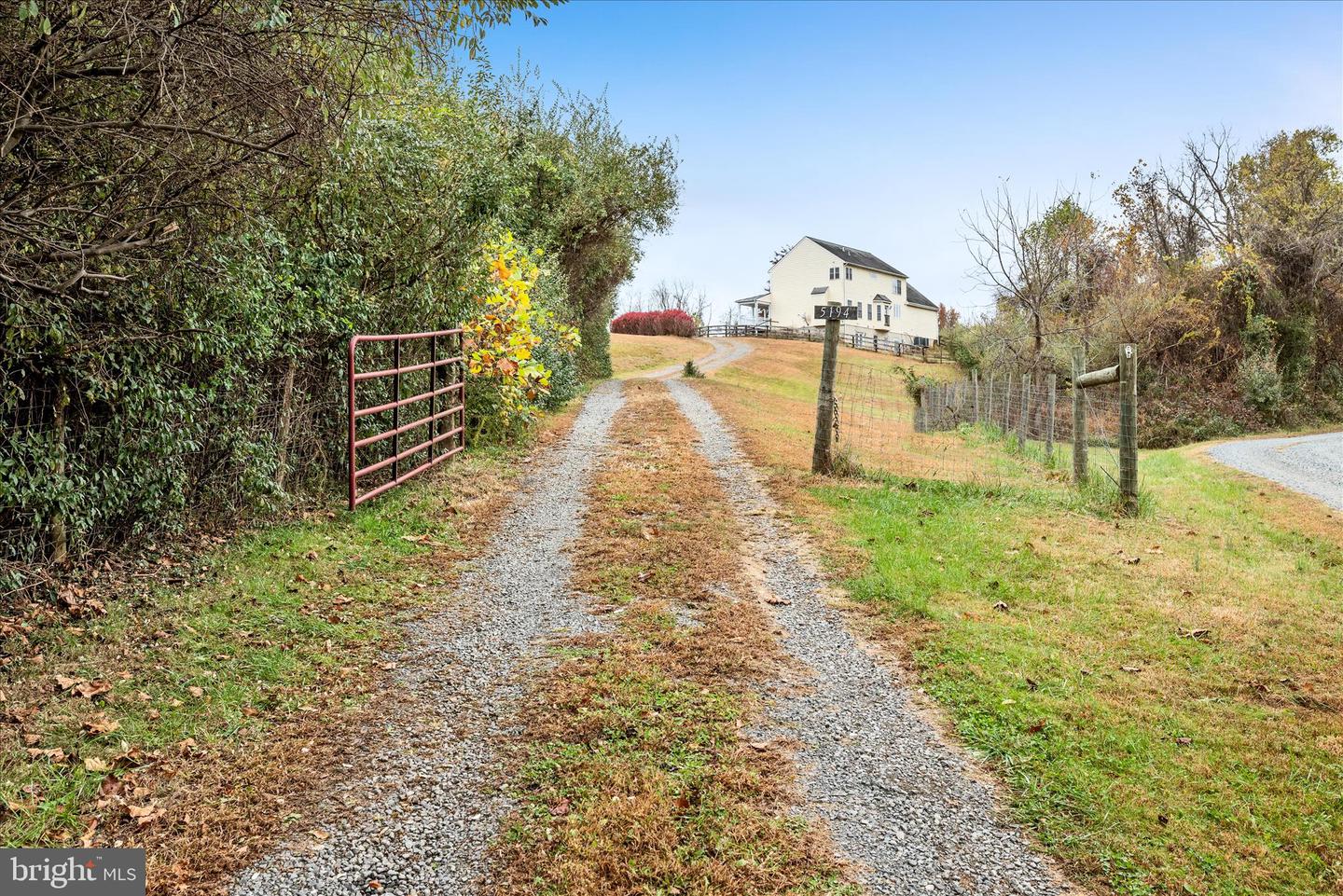 5194 BEACH RIDGE LN, AMISSVILLE, Virginia 20106, 5 Bedrooms Bedrooms, 9 Rooms Rooms,3 BathroomsBathrooms,Residential,For sale,5194 BEACH RIDGE LN,VACU2012012 MLS # VACU2012012