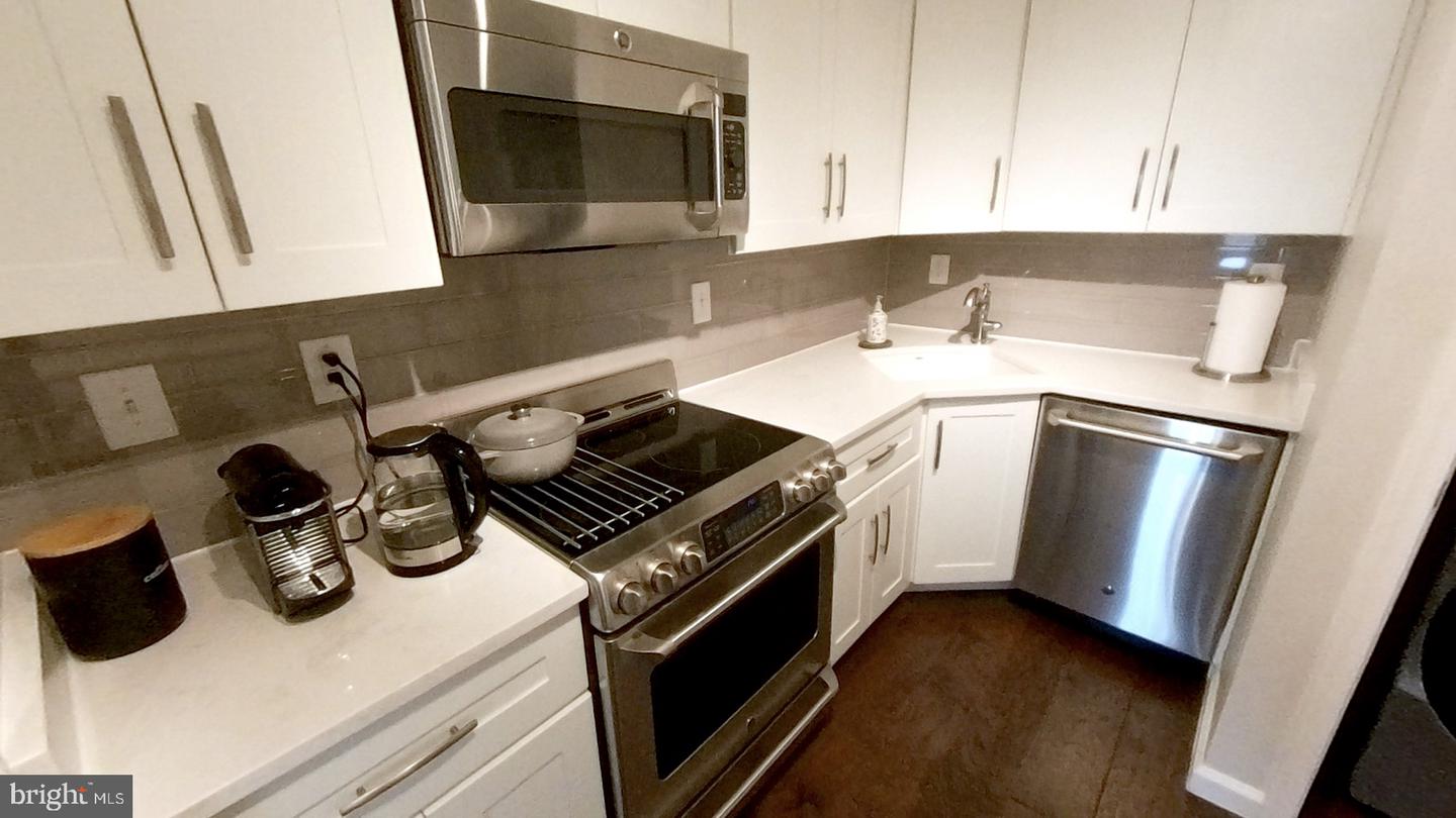 1915 BENNING RD RD NE #8 (THIRD FLOOR), WASHINGTON, District Of Columbia 20002, 2 Bedrooms Bedrooms, 5 Rooms Rooms,1 BathroomBathrooms,Residential,For sale,1915 BENNING RD RD NE #8 (THIRD FLOOR),DCDC2231978 MLS # DCDC2231978