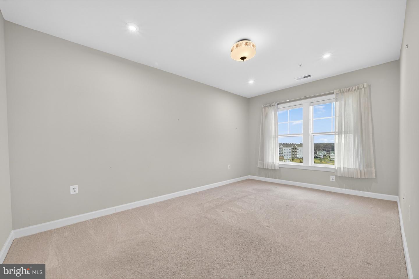 21630 HAWKSBILL HIGH CIR #403, STERLING, Virginia 20164, 2 Bedrooms Bedrooms, ,2 BathroomsBathrooms,Residential,For sale,21630 HAWKSBILL HIGH CIR #403,VALO2111258 MLS # VALO2111258