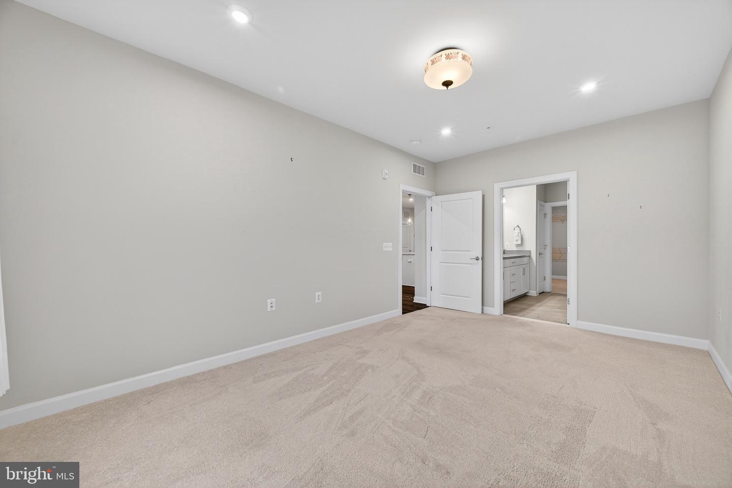 21630 HAWKSBILL HIGH CIR #403, STERLING, Virginia 20164, 2 Bedrooms Bedrooms, ,2 BathroomsBathrooms,Residential,For sale,21630 HAWKSBILL HIGH CIR #403,VALO2111258 MLS # VALO2111258