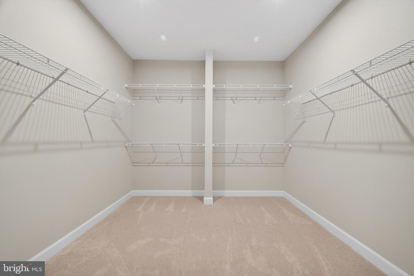 21630 HAWKSBILL HIGH CIR #403, STERLING, Virginia 20164, 2 Bedrooms Bedrooms, ,2 BathroomsBathrooms,Residential,For sale,21630 HAWKSBILL HIGH CIR #403,VALO2111258 MLS # VALO2111258