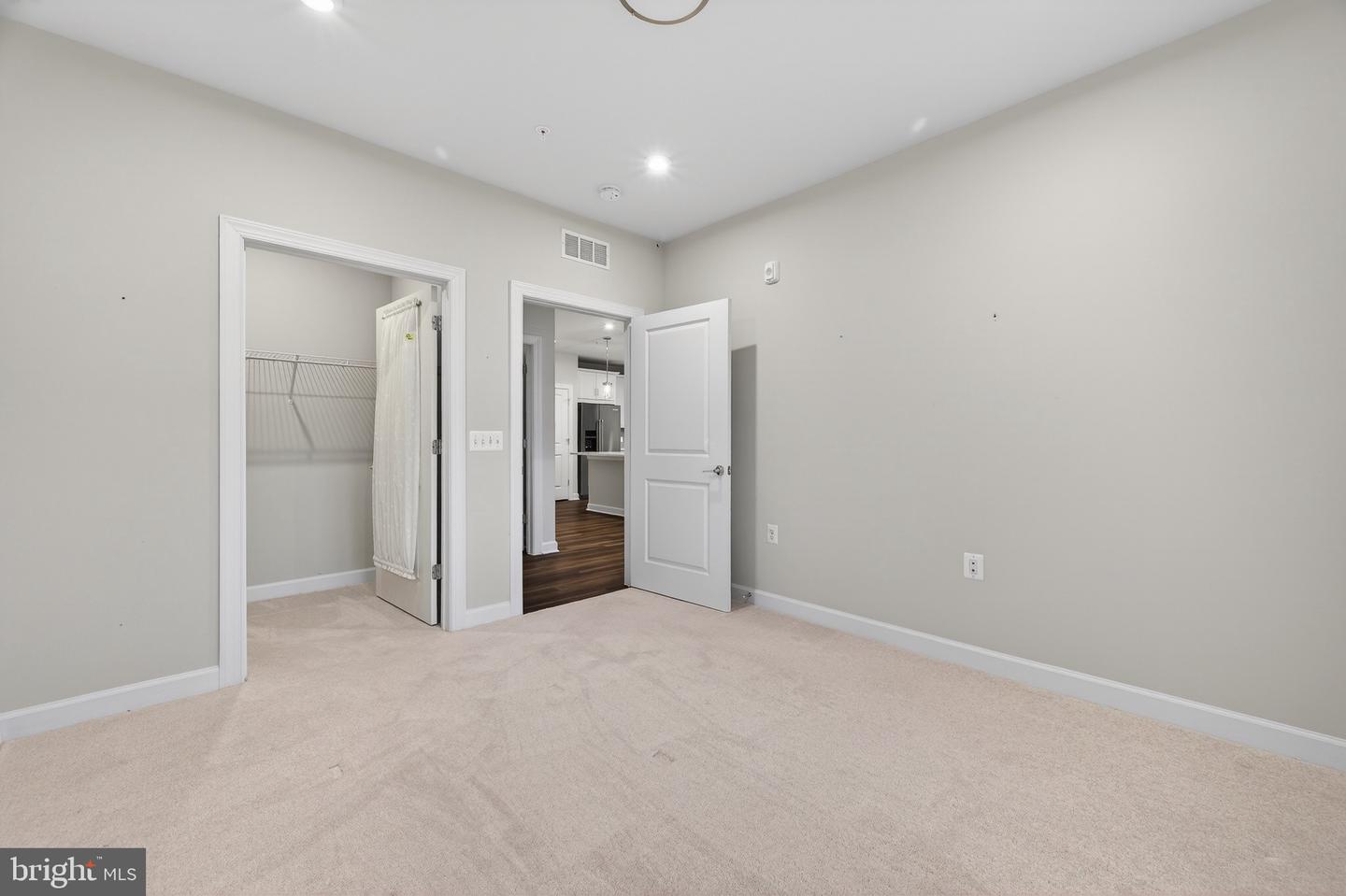 21630 HAWKSBILL HIGH CIR #403, STERLING, Virginia 20164, 2 Bedrooms Bedrooms, ,2 BathroomsBathrooms,Residential,For sale,21630 HAWKSBILL HIGH CIR #403,VALO2111258 MLS # VALO2111258