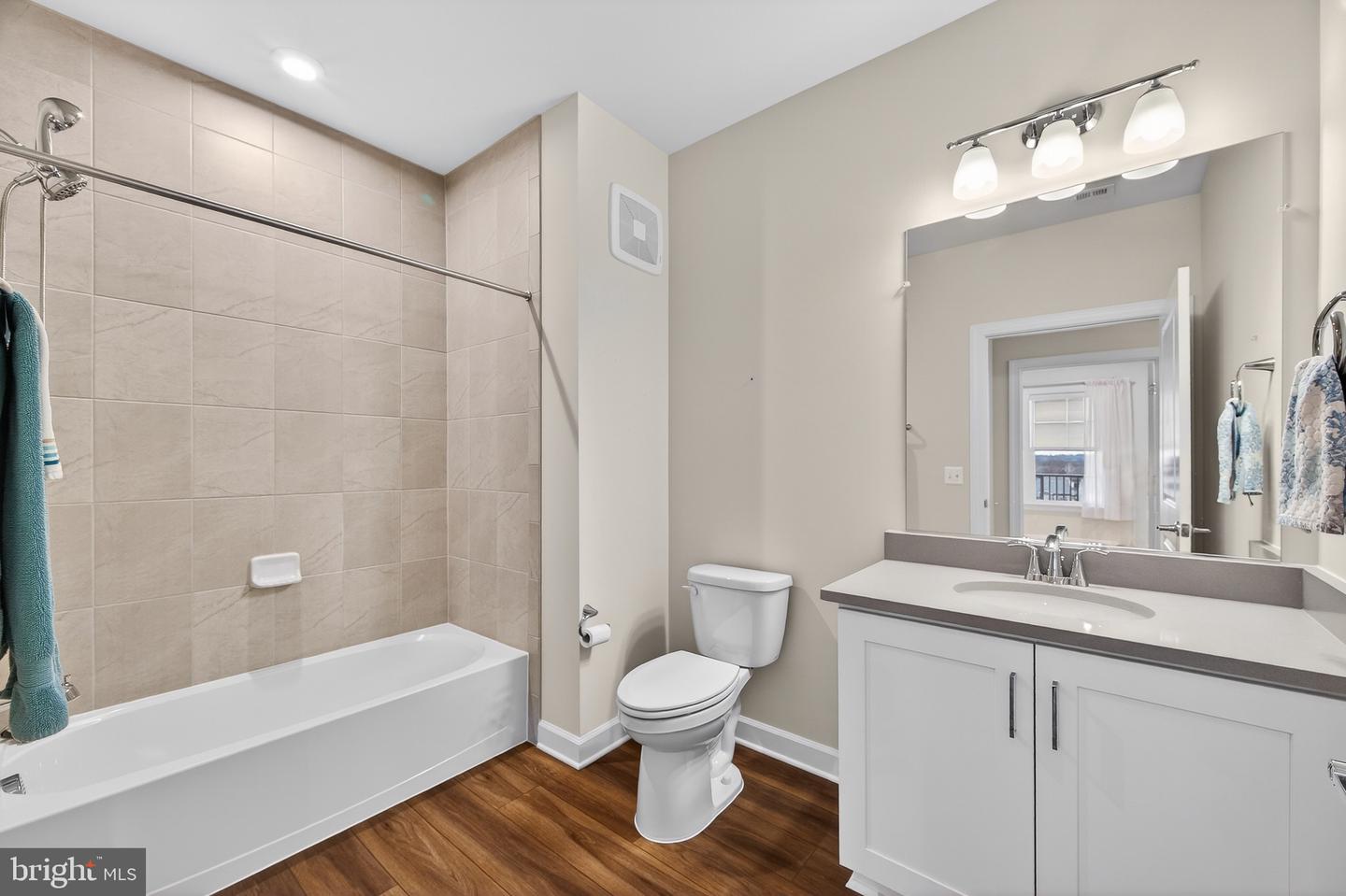 21630 HAWKSBILL HIGH CIR #403, STERLING, Virginia 20164, 2 Bedrooms Bedrooms, ,2 BathroomsBathrooms,Residential,For sale,21630 HAWKSBILL HIGH CIR #403,VALO2111258 MLS # VALO2111258