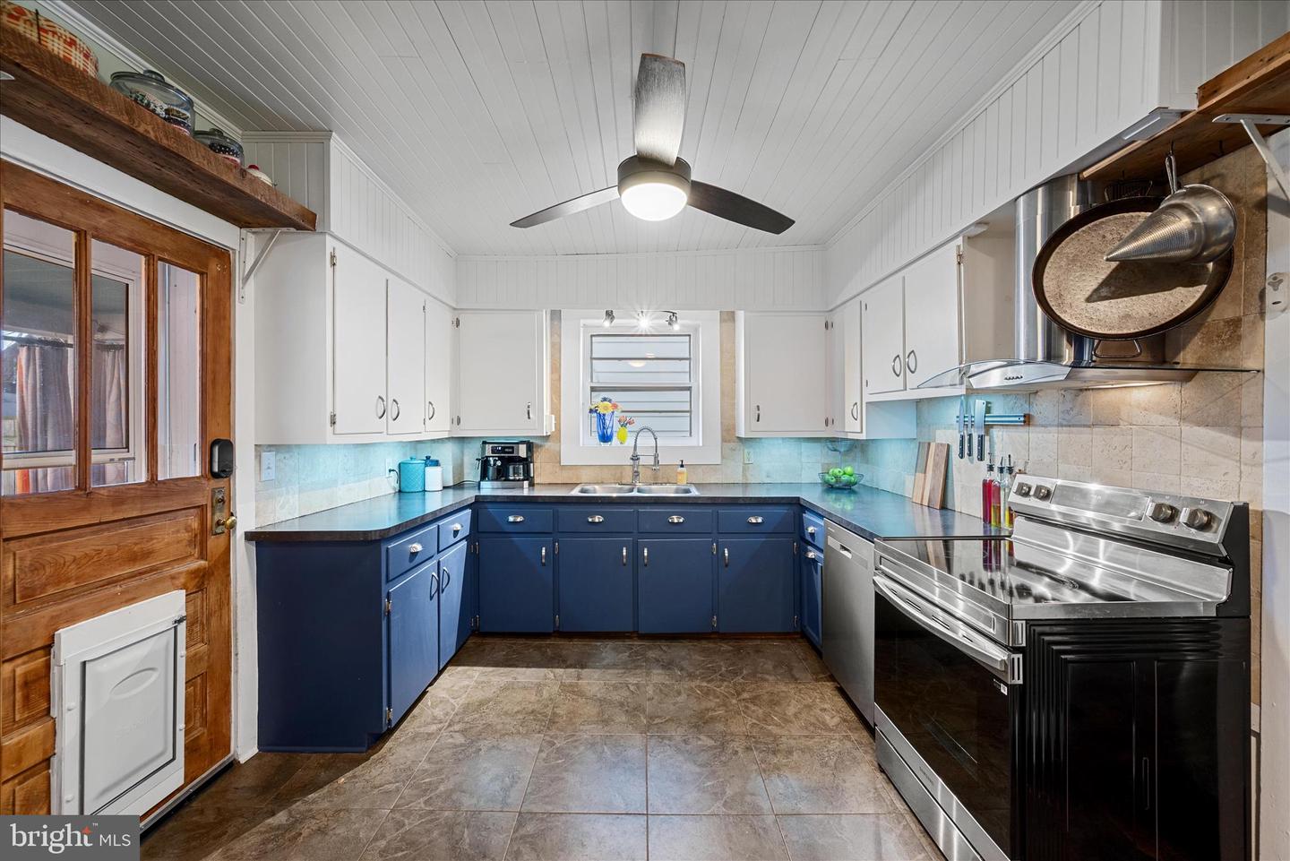 414 S CAMERON ST, WINCHESTER, Virginia 22601, 3 Bedrooms Bedrooms, 9 Rooms Rooms,2 BathroomsBathrooms,Residential,For sale,414 S CAMERON ST,VAWI2009506 MLS # VAWI2009506