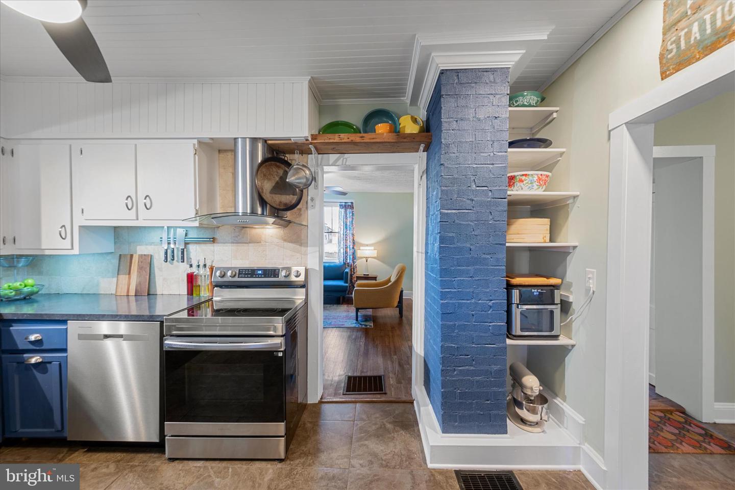 414 S CAMERON ST, WINCHESTER, Virginia 22601, 3 Bedrooms Bedrooms, 9 Rooms Rooms,2 BathroomsBathrooms,Residential,For sale,414 S CAMERON ST,VAWI2009506 MLS # VAWI2009506