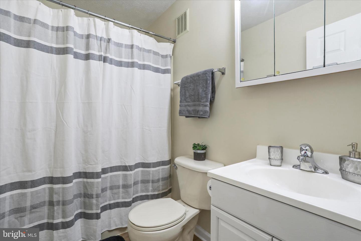 165-G1 HAILEY LN, STRASBURG, Virginia 22657, 2 Bedrooms Bedrooms, ,2 BathroomsBathrooms,Residential,For sale,165-G1 HAILEY LN,VASH2013100 MLS # VASH2013100 165-G1 HAILEY LN, STRASBURG, Virginia 22657, 2 Bedrooms Bedrooms, ,2 BathroomsBathrooms,Residential,For sale,165-G1 HAILEY LN,VASH2013100 MLS # VASH2013100