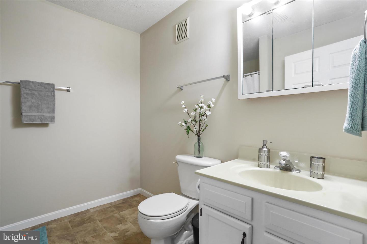 165-G1 HAILEY LN, STRASBURG, Virginia 22657, 2 Bedrooms Bedrooms, ,2 BathroomsBathrooms,Residential,For sale,165-G1 HAILEY LN,VASH2013100 MLS # VASH2013100 165-G1 HAILEY LN, STRASBURG, Virginia 22657, 2 Bedrooms Bedrooms, ,2 BathroomsBathrooms,Residential,For sale,165-G1 HAILEY LN,VASH2013100 MLS # VASH2013100