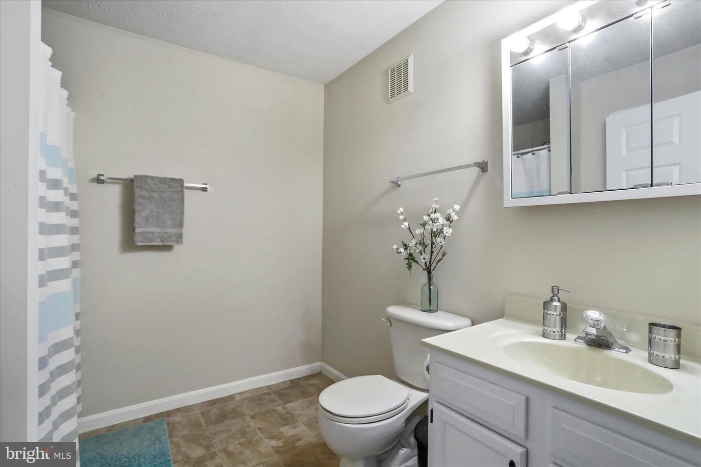 165-G1 HAILEY LN, STRASBURG, Virginia 22657, 2 Bedrooms Bedrooms, ,2 BathroomsBathrooms,Residential,For sale,165-G1 HAILEY LN,VASH2013100 MLS # VASH2013100 165-G1 HAILEY LN, STRASBURG, Virginia 22657, 2 Bedrooms Bedrooms, ,2 BathroomsBathrooms,Residential,For sale,165-G1 HAILEY LN,VASH2013100 MLS # VASH2013100