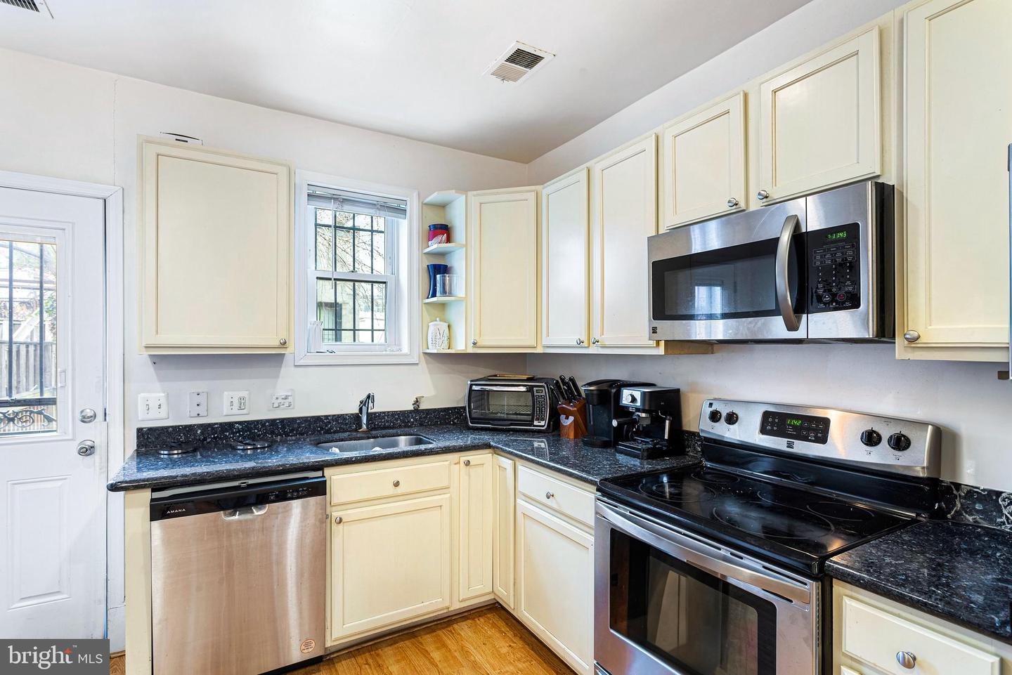 314 K ST NE, WASHINGTON, District Of Columbia 20002, 4 Bedrooms Bedrooms, ,3 BathroomsBathrooms,Residential,For sale,314 K ST NE,DCDC2234282 MLS # DCDC2234282