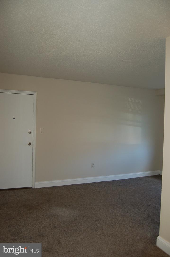 2237 FARRINGTON AVE #101, ALEXANDRIA, Virginia 22303, 1 Bedroom Bedrooms, ,1 BathroomBathrooms,Residential,For sale,2237 FARRINGTON AVE #101,VAFX2282452 MLS # VAFX2282452