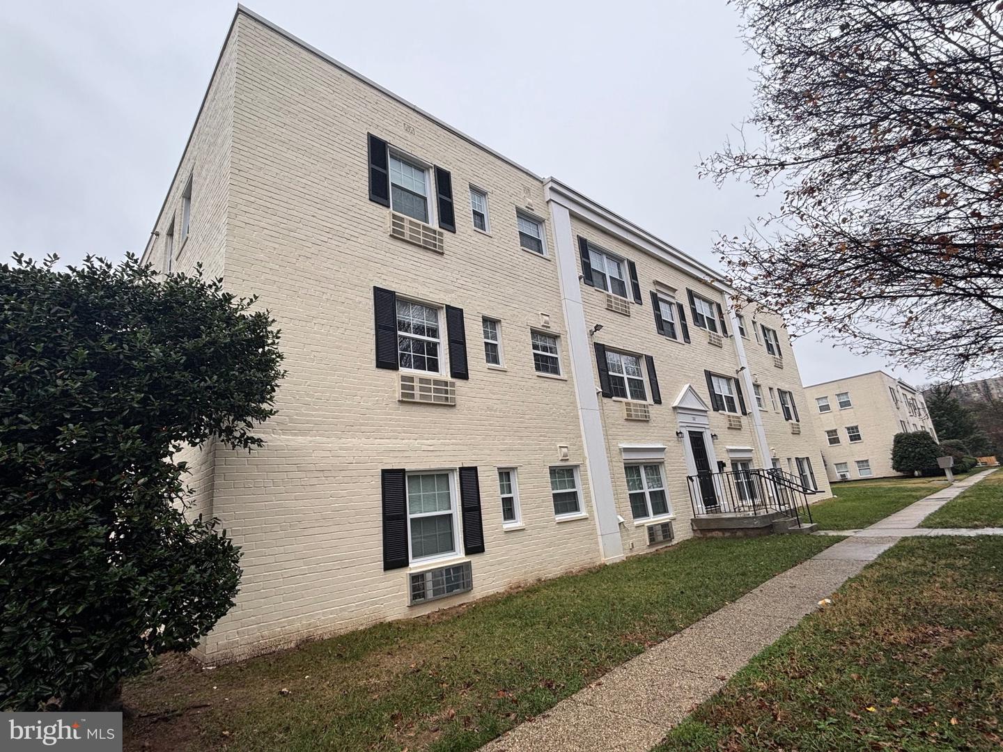 2237 FARRINGTON AVE #101, ALEXANDRIA, Virginia 22303, 1 Bedroom Bedrooms, ,1 BathroomBathrooms,Residential,For sale,2237 FARRINGTON AVE #101,VAFX2282452 MLS # VAFX2282452